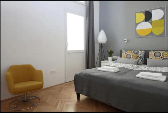 3bdr-2bath-3Ac design apt, central, secured parking, quiet