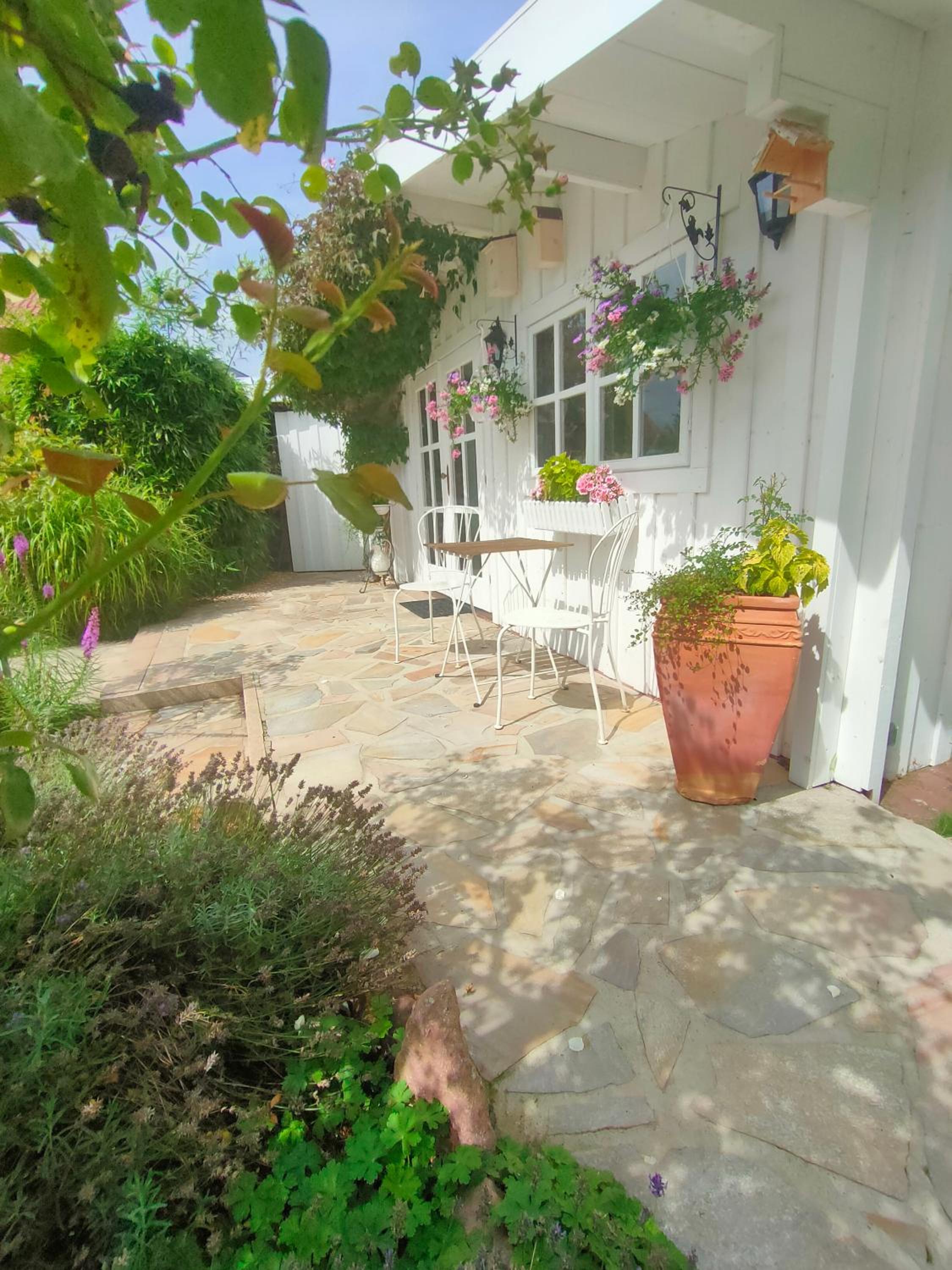Luana`s White Cottage