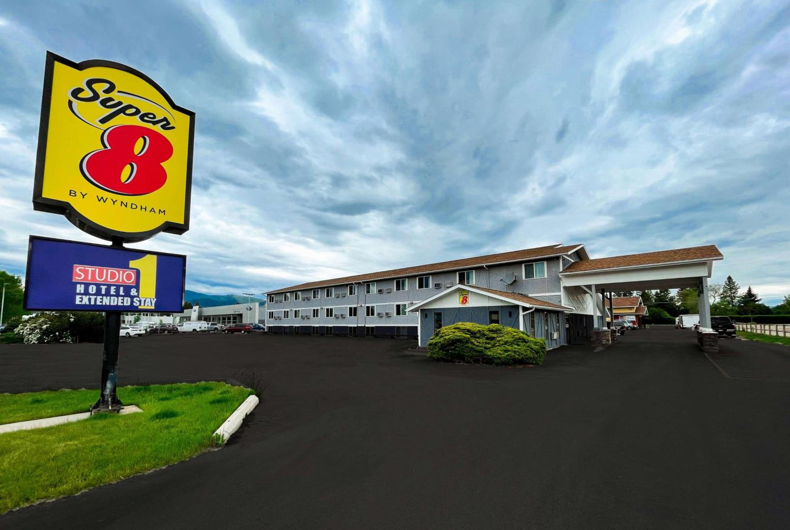 Hotel Super 8 by Wyndham Missoula/Brooks Street - Image 1