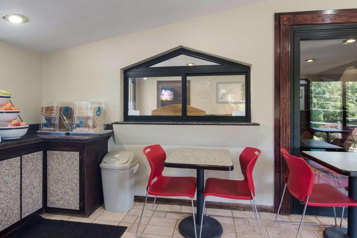 Econo Lodge Pittsburgh I-79