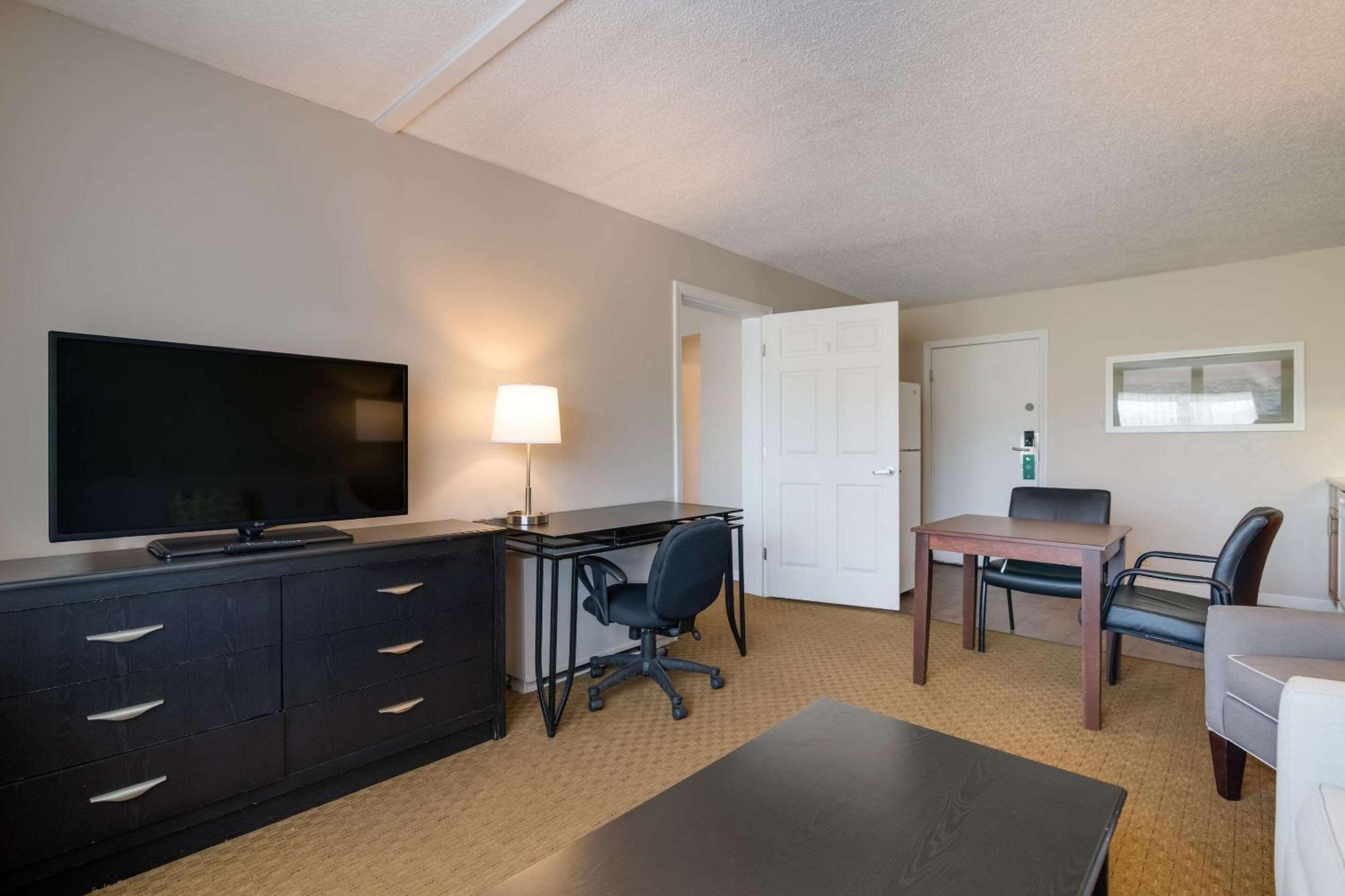Quality Inn & Suites Auburn I-95