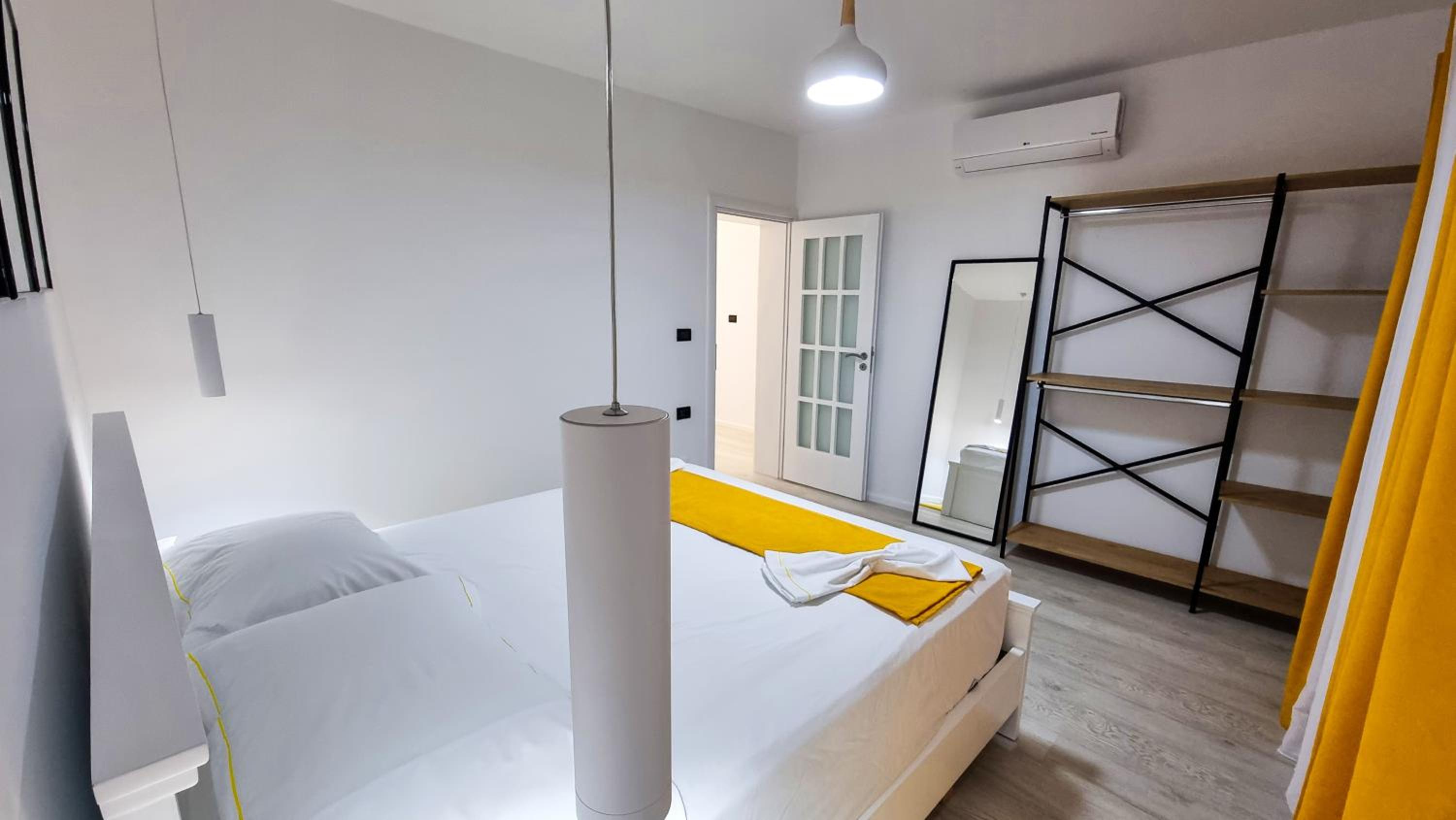 'The Yellow' Condo photo 5