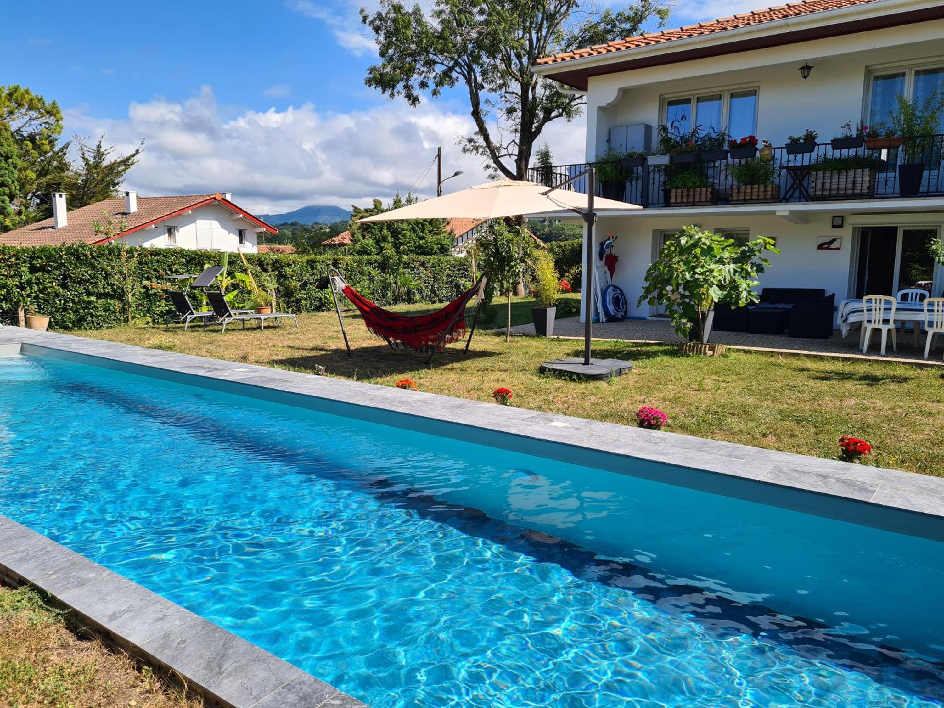 Appartement avec cuisine et grande piscine chauffée view 5