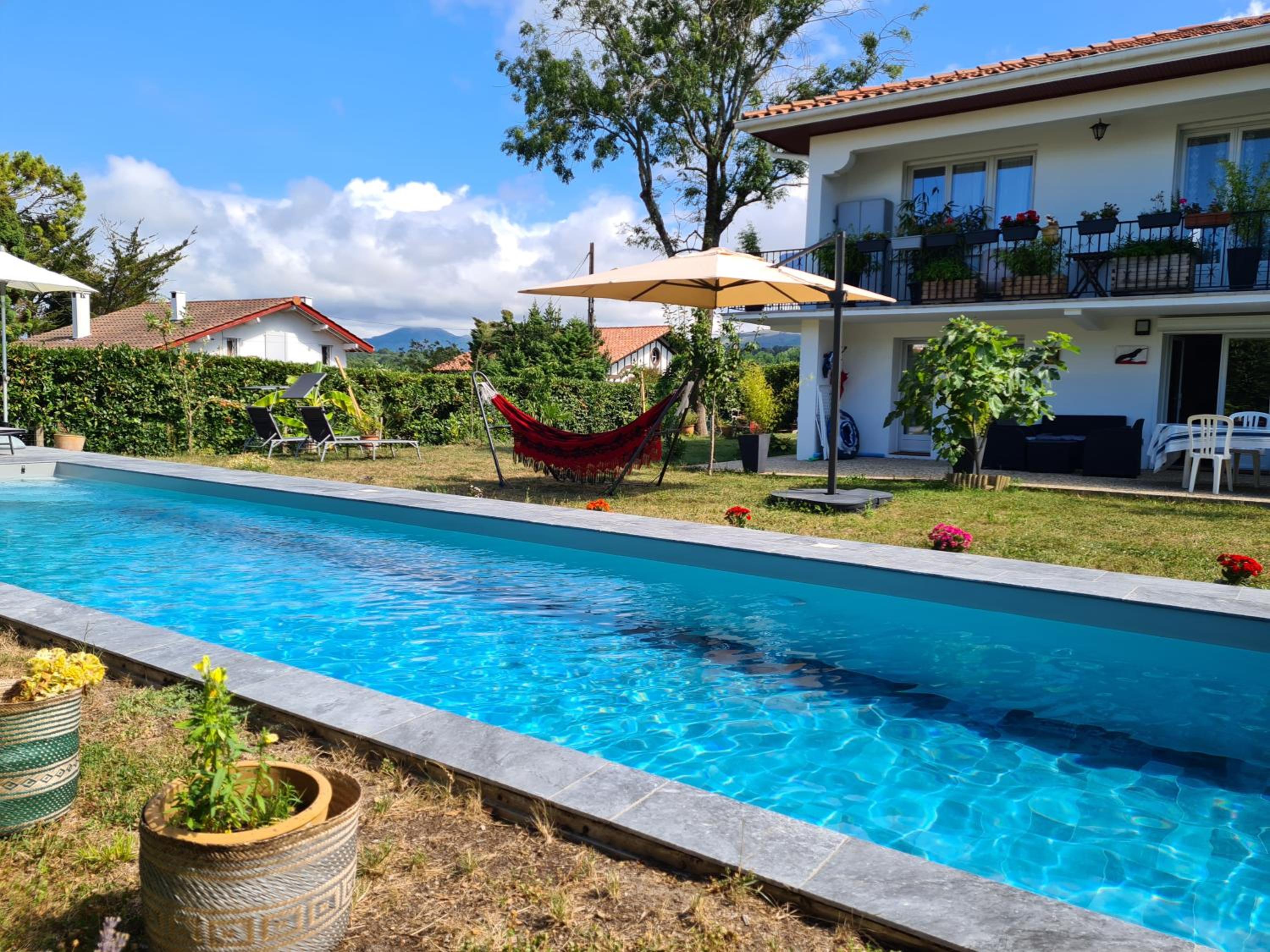 Appartement avec cuisine et grande piscine chauffée view 4