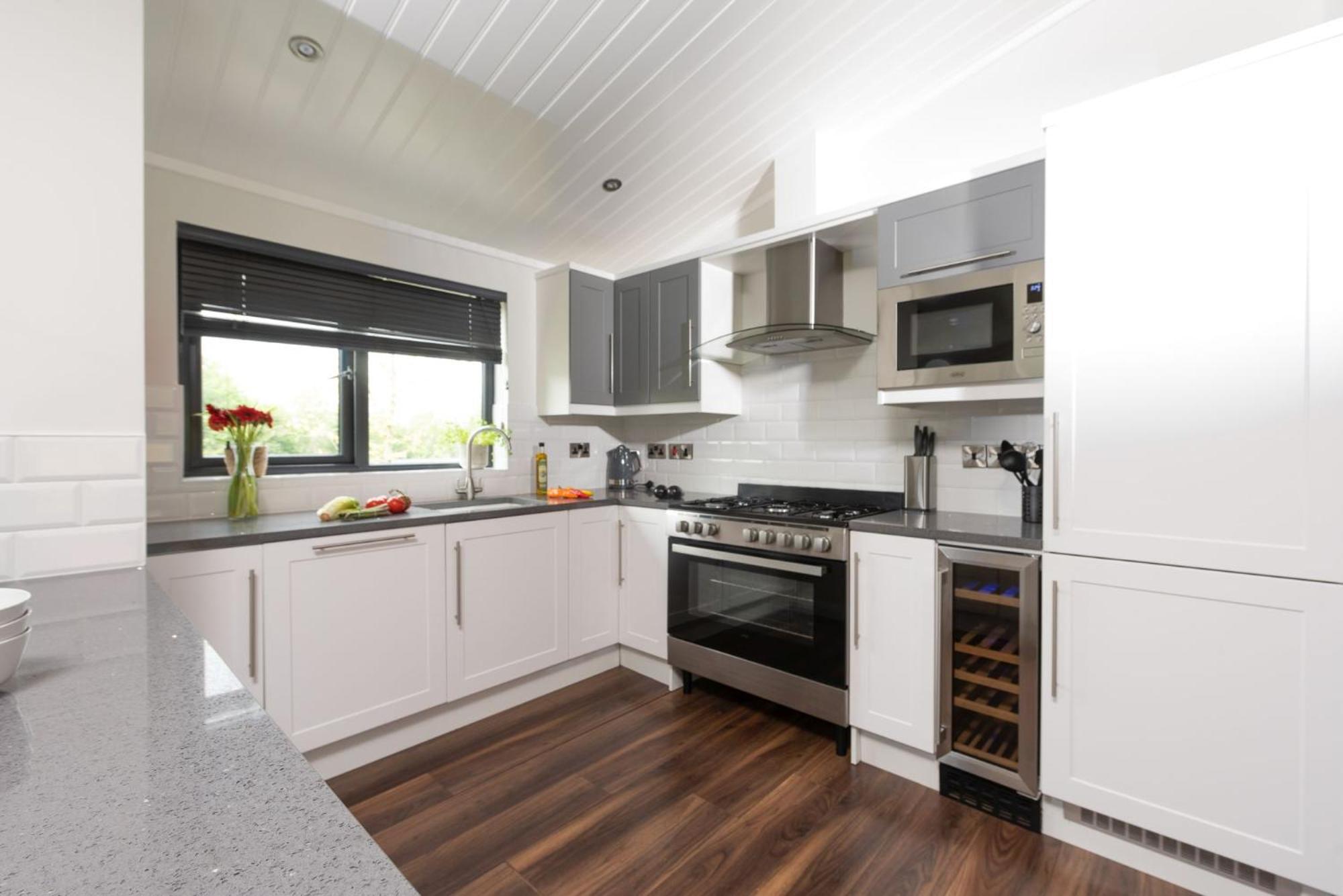 Blossom Lodge, 1 Roadford Lake Lodges view 3