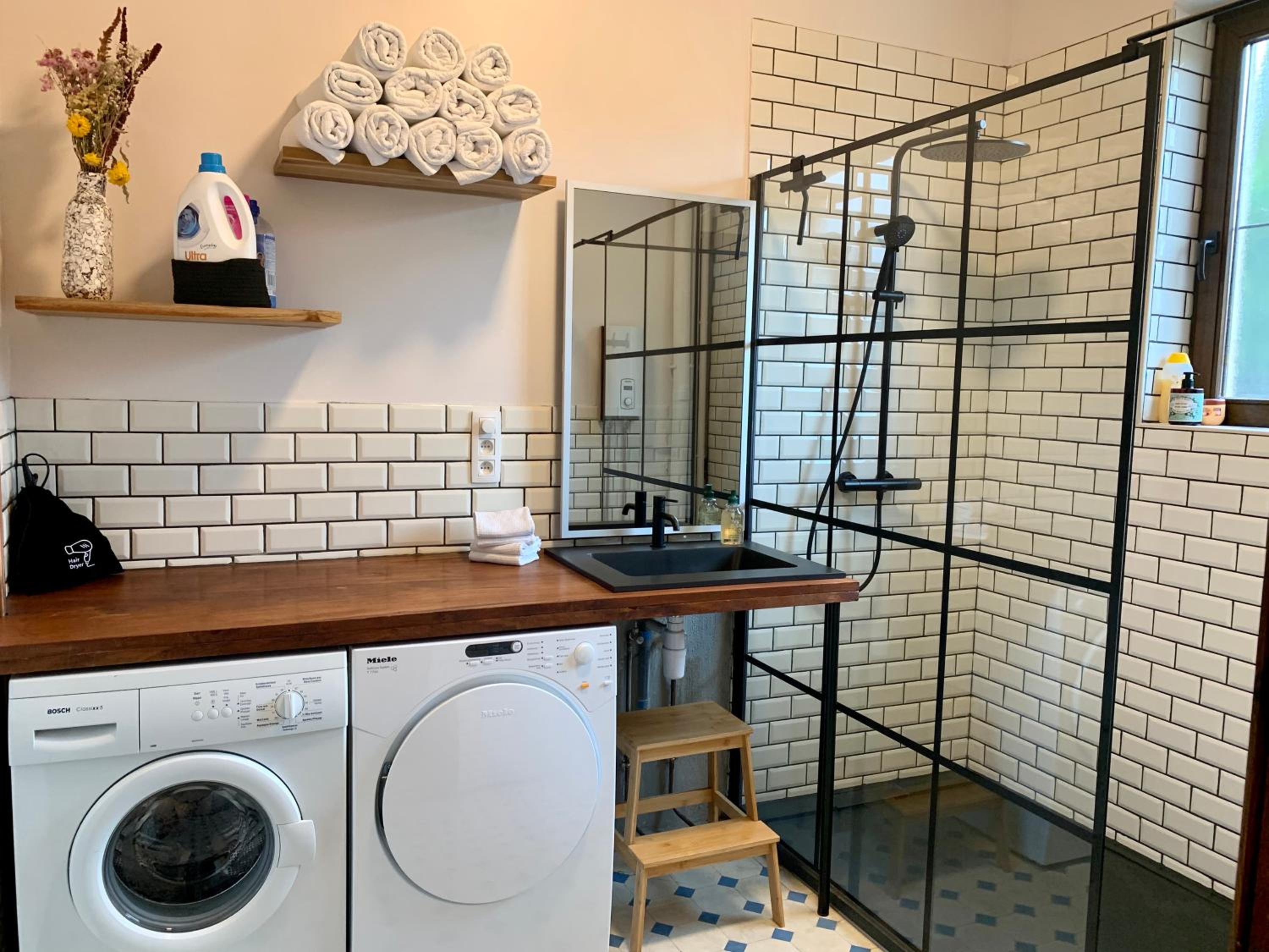 Gezellige villa met houtkachel, sauna en zonnige tuin