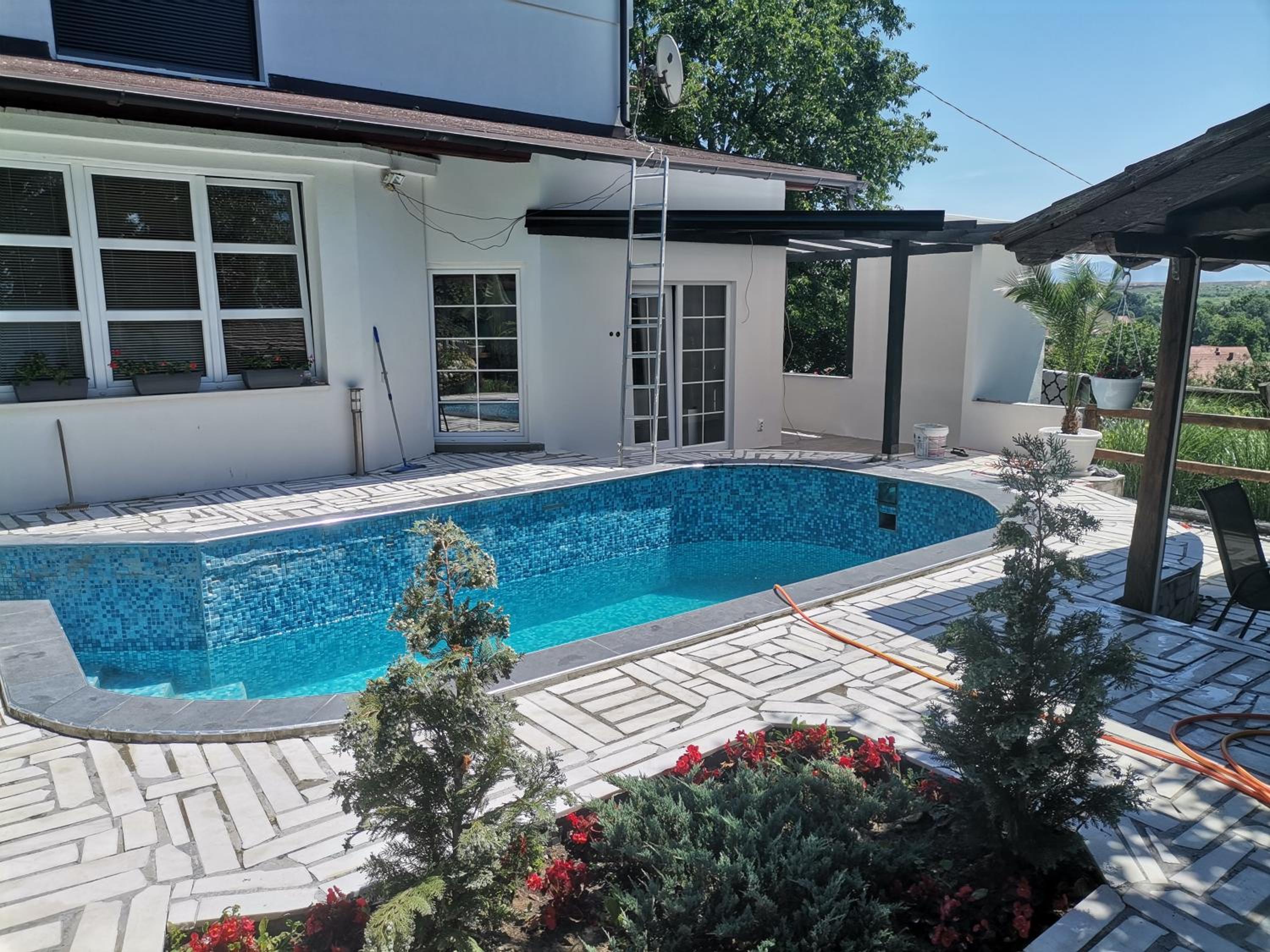 Garden- pool apartman