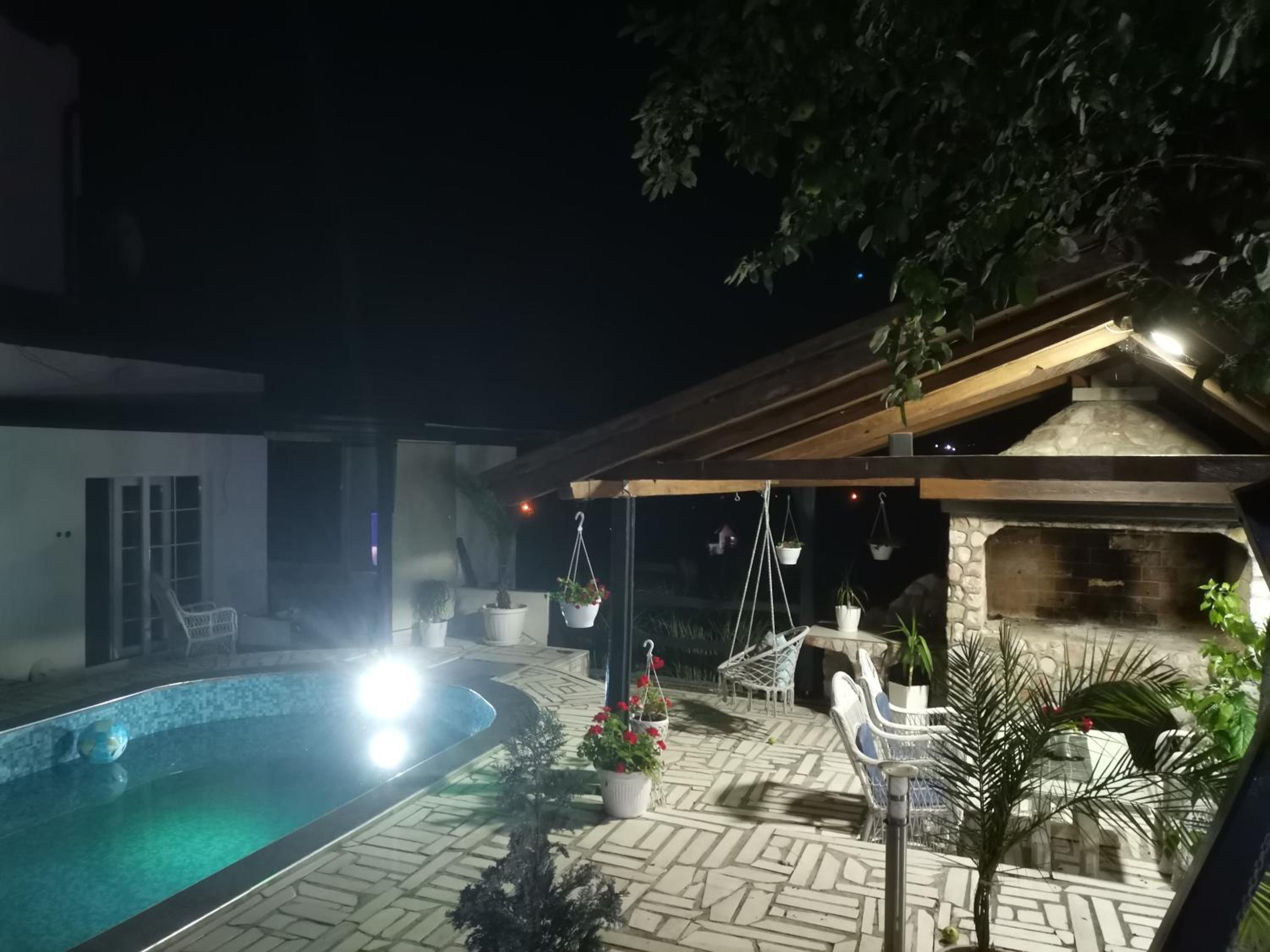 Garden- pool apartman