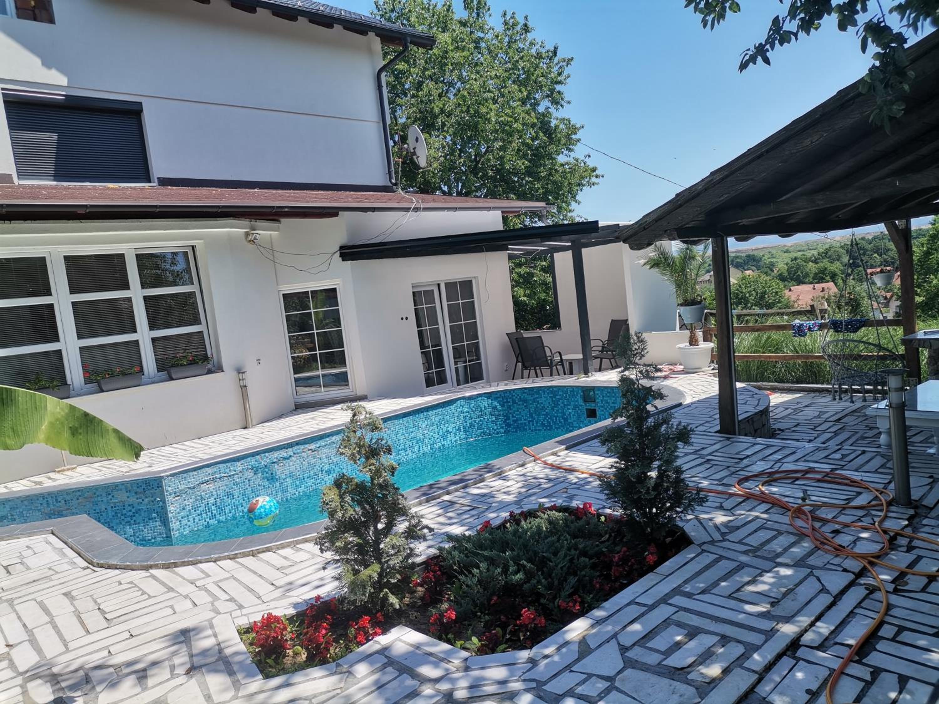 Garden- pool apartman