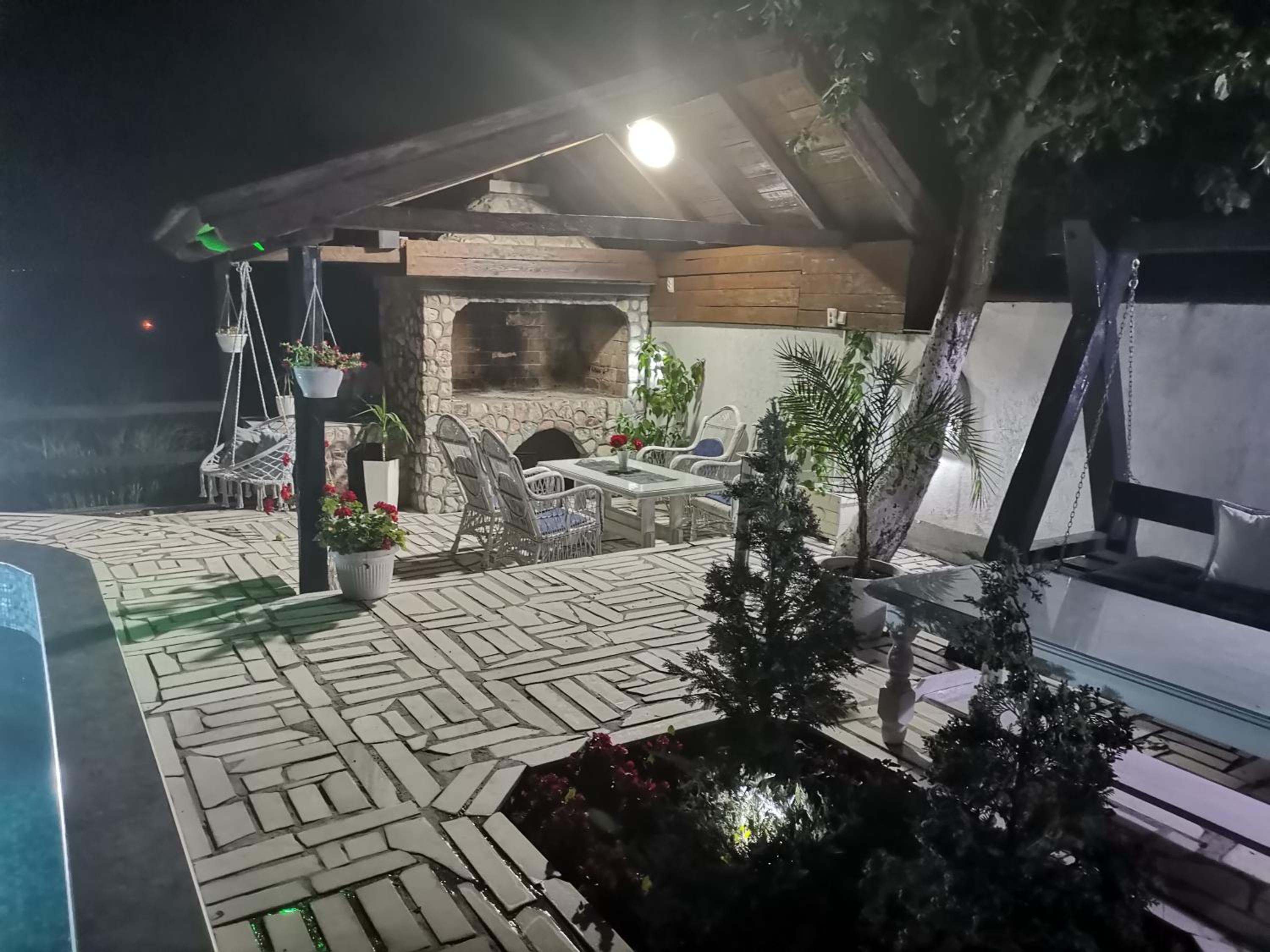 Garden- pool apartman