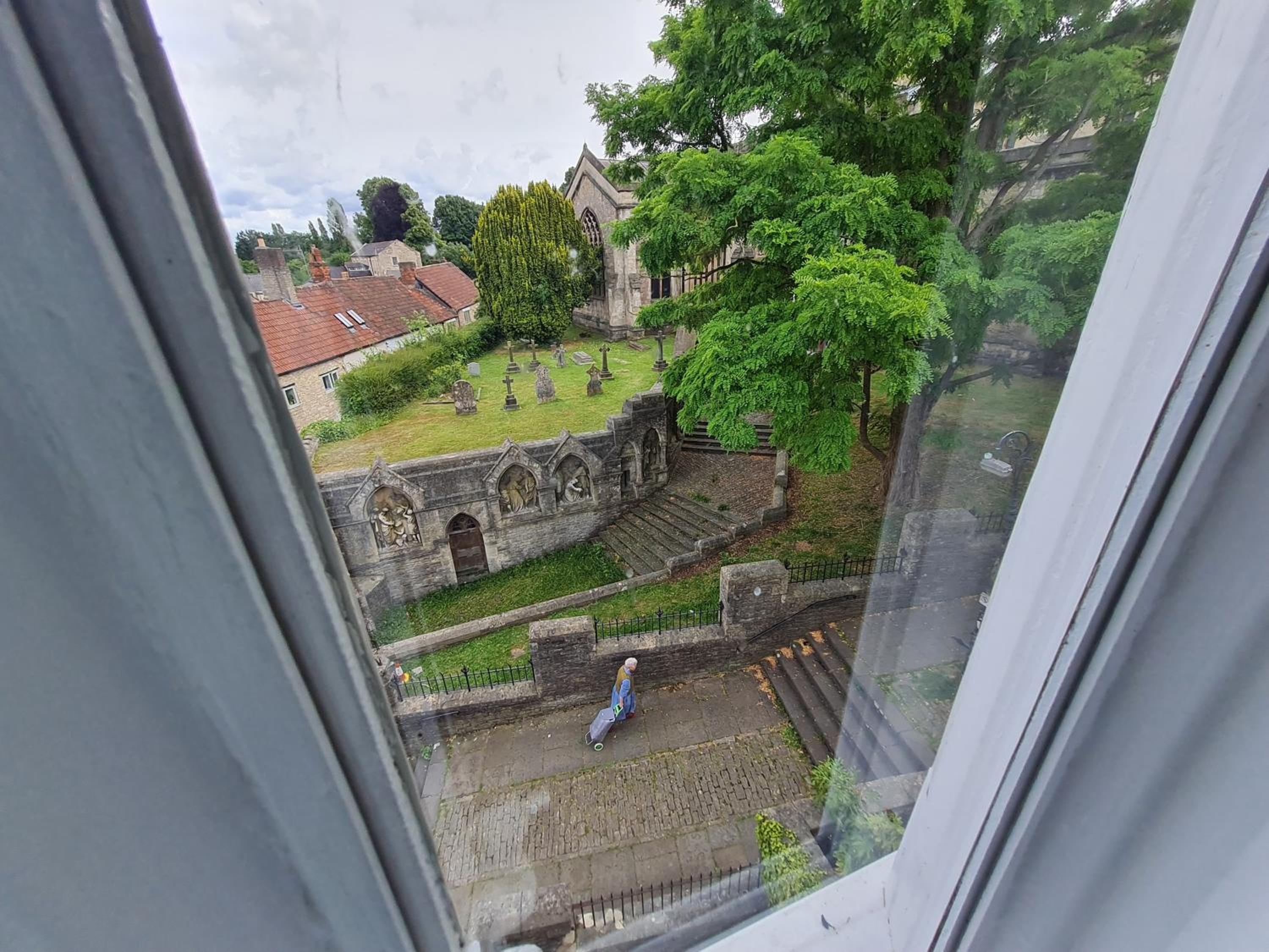 The Old Church House top floor in private house central Frome view 4