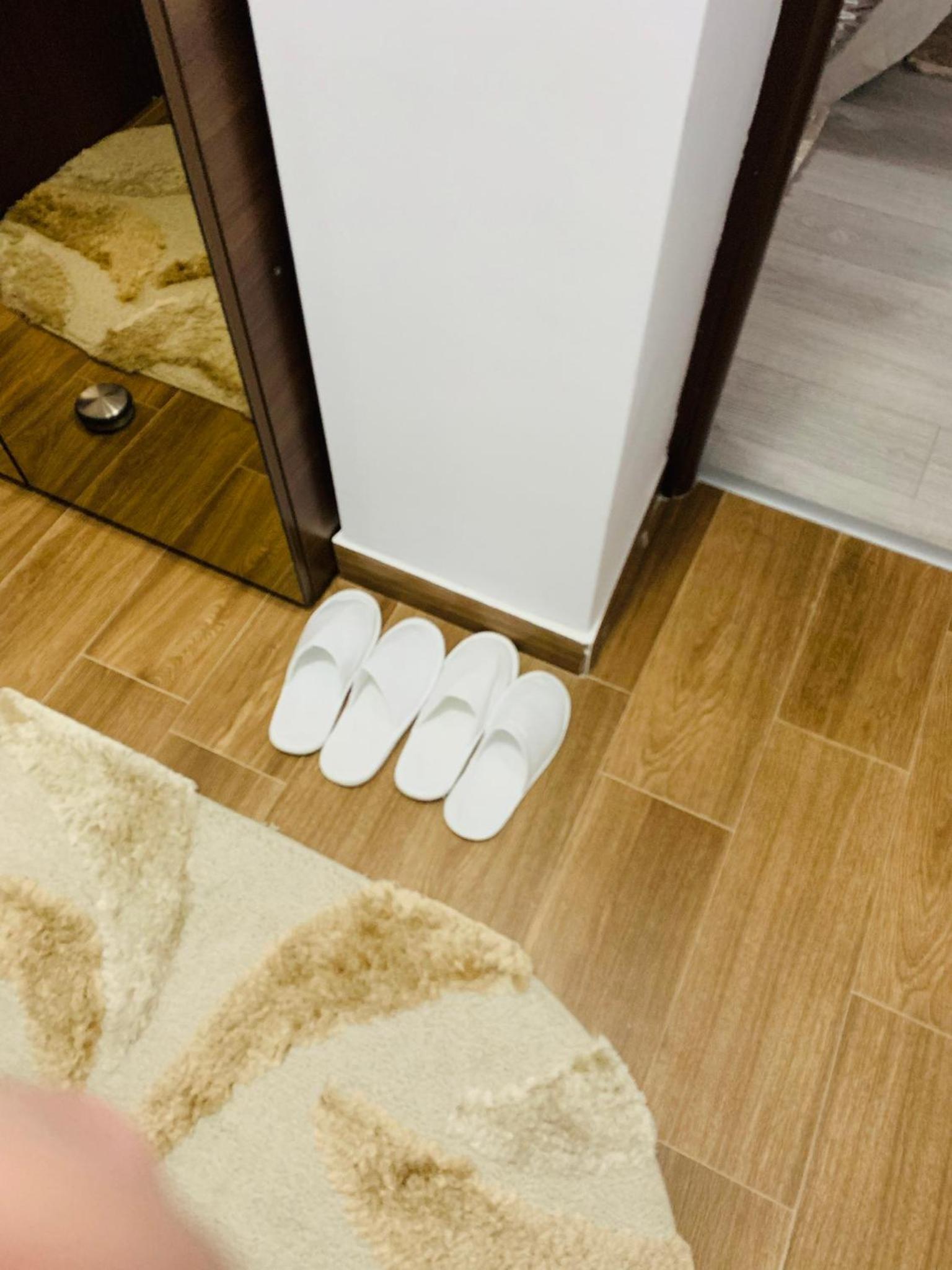 Garsoniera lux centru pietonal Tîrgu - Jiu view 3