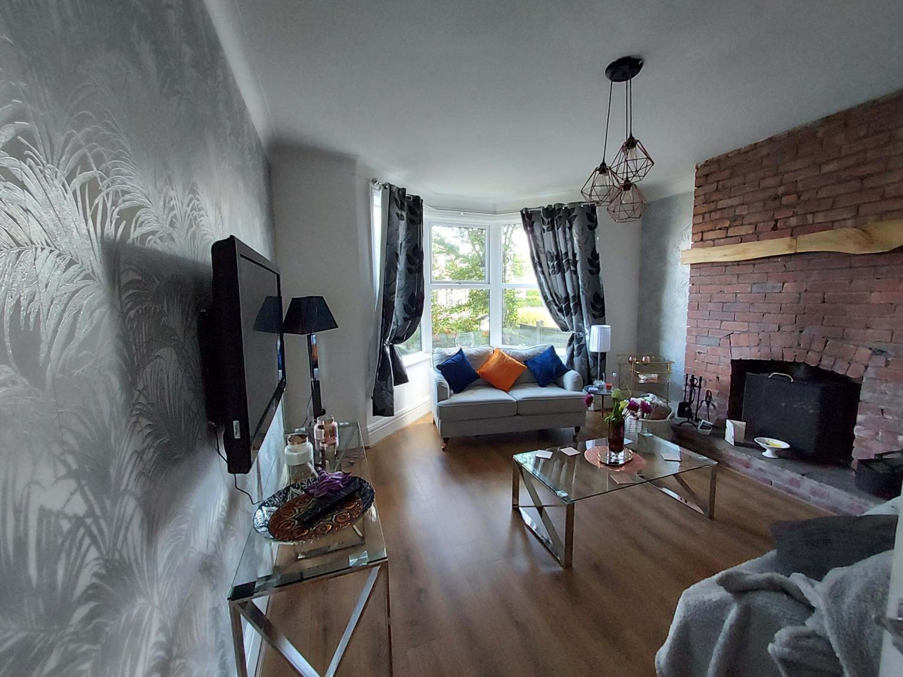 2 bed apartment 5min from sea in bare Morecombe view 2