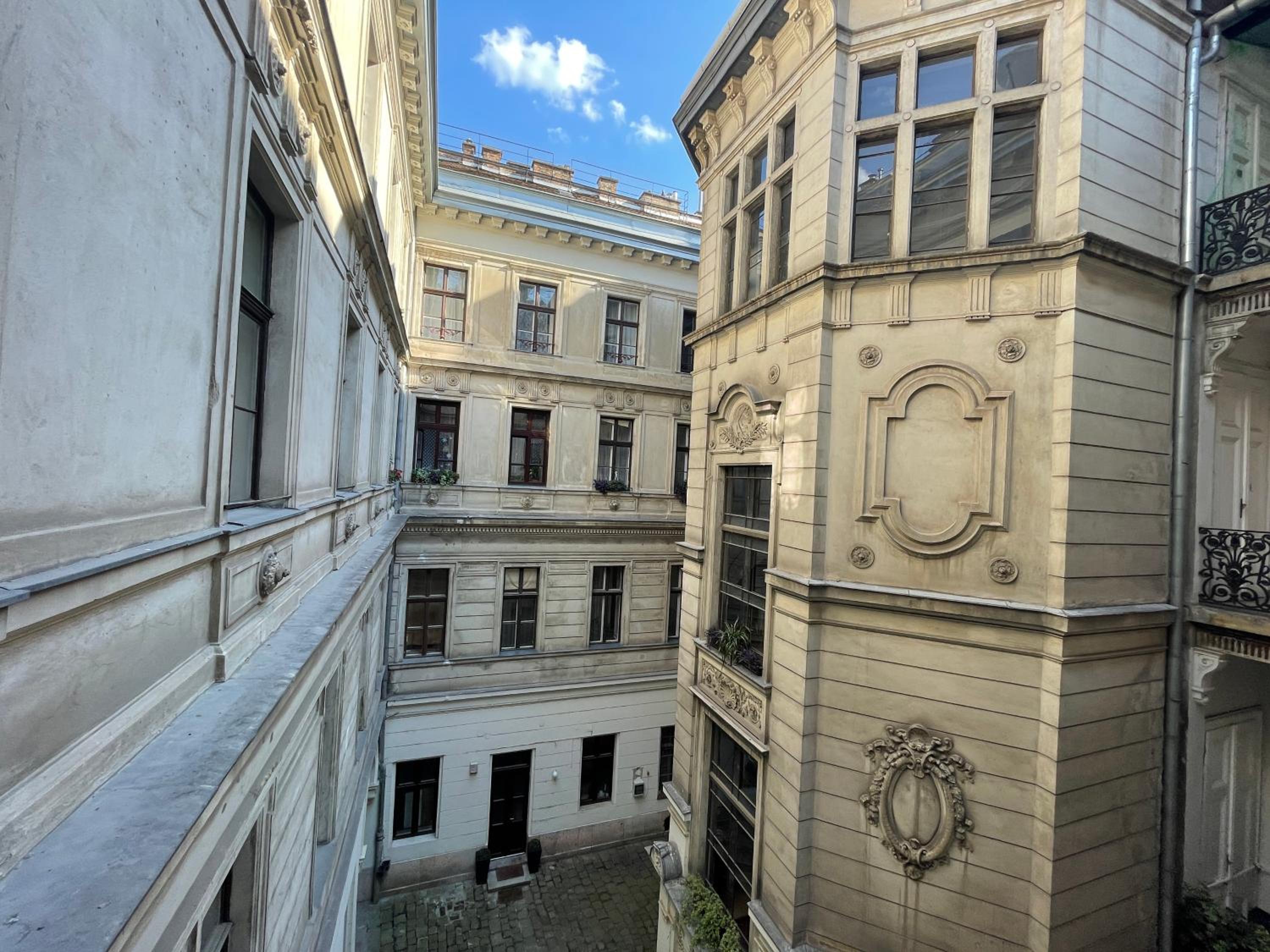 A5 Apartment - Budapest - hostAID view 3