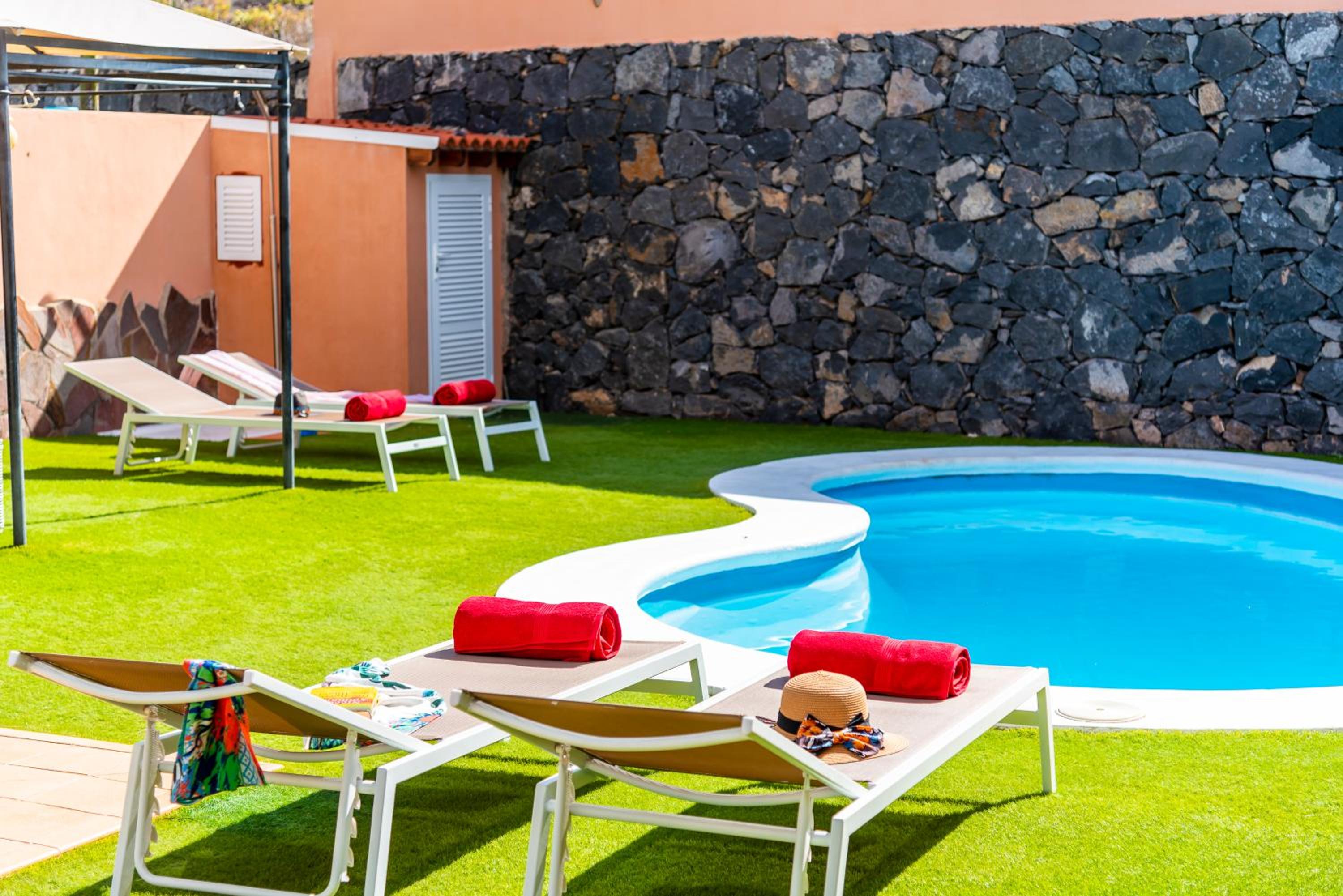 VILLA MELYNA Private Heated Pool
