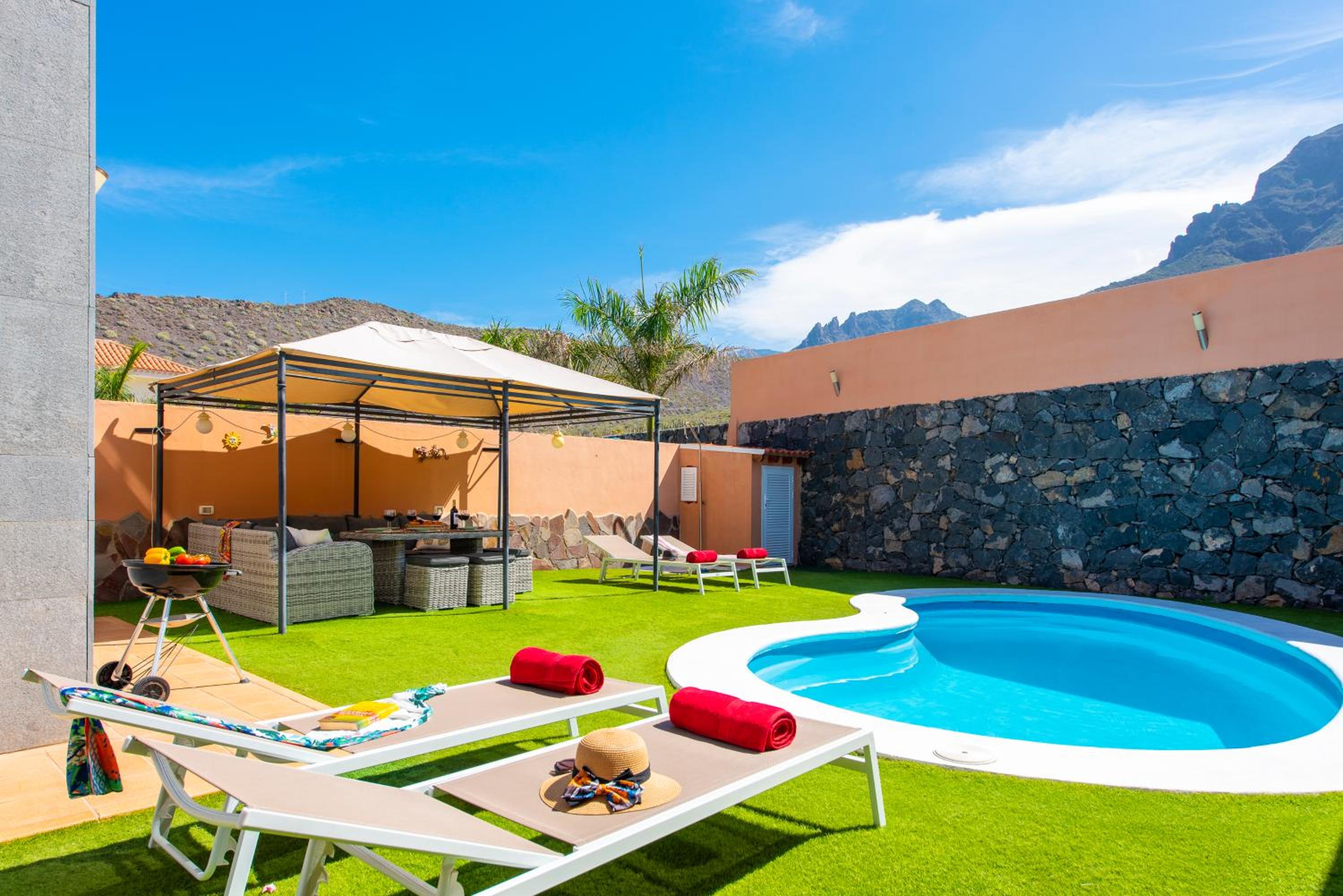 VILLA MELYNA Private Heated Pool