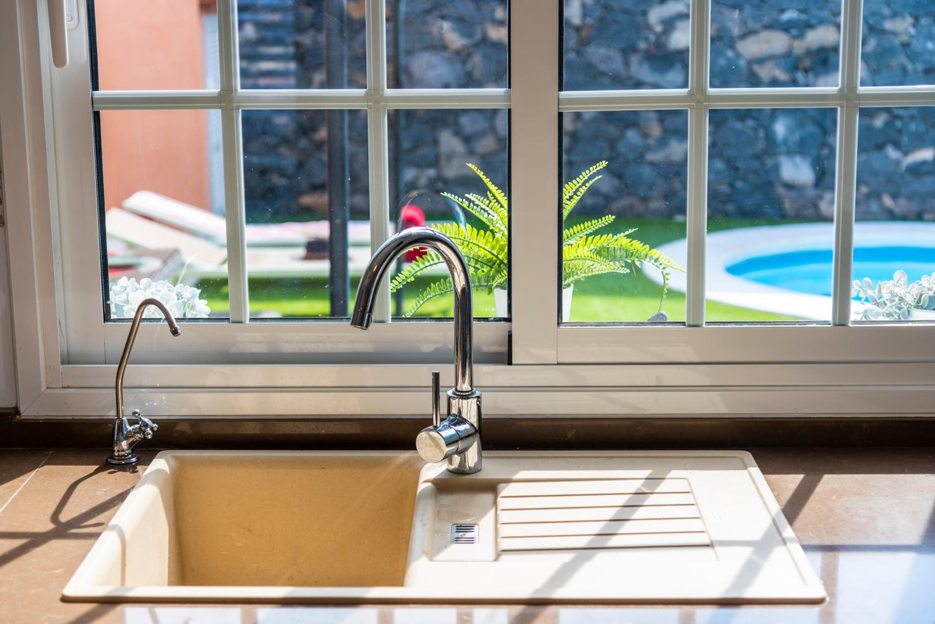 VILLA MELYNA Private Heated Pool