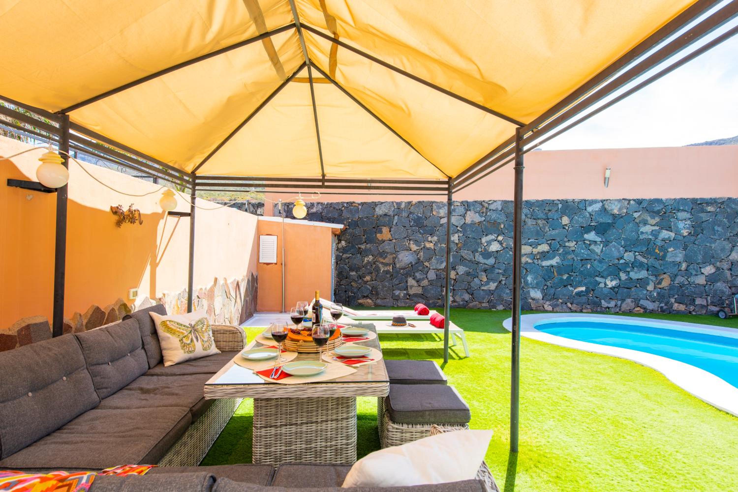 VILLA MELYNA Private Heated Pool