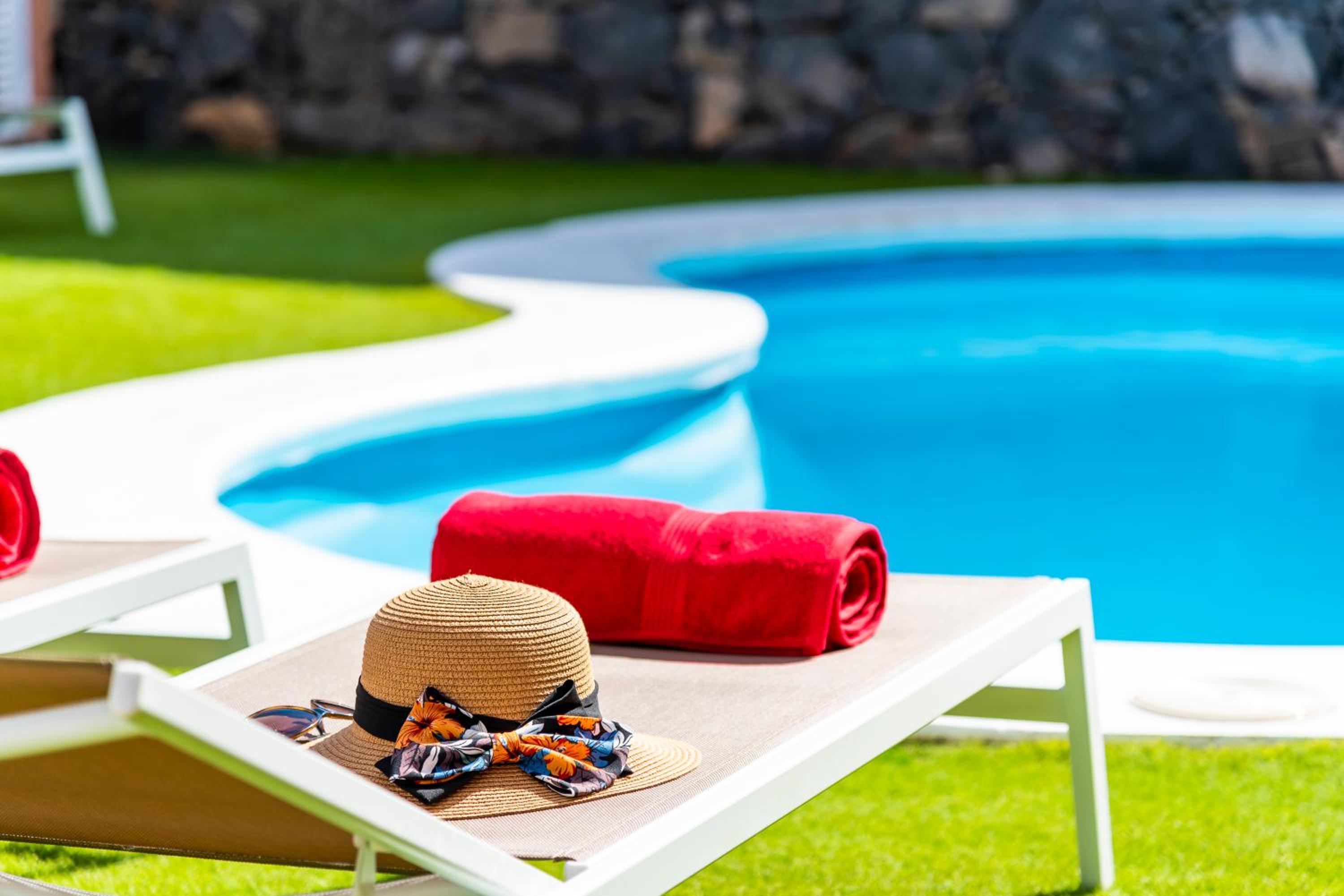 VILLA MELYNA Private Heated Pool