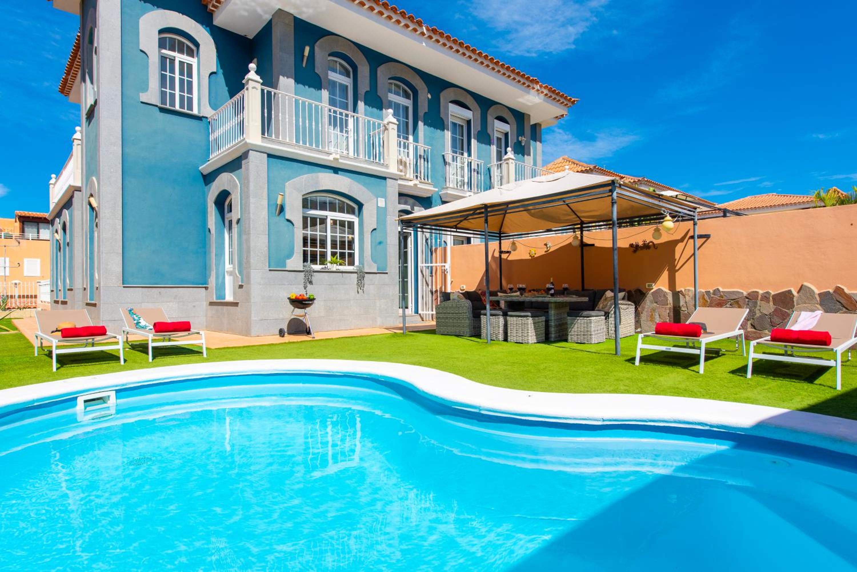 VILLA MELYNA Private Heated Pool