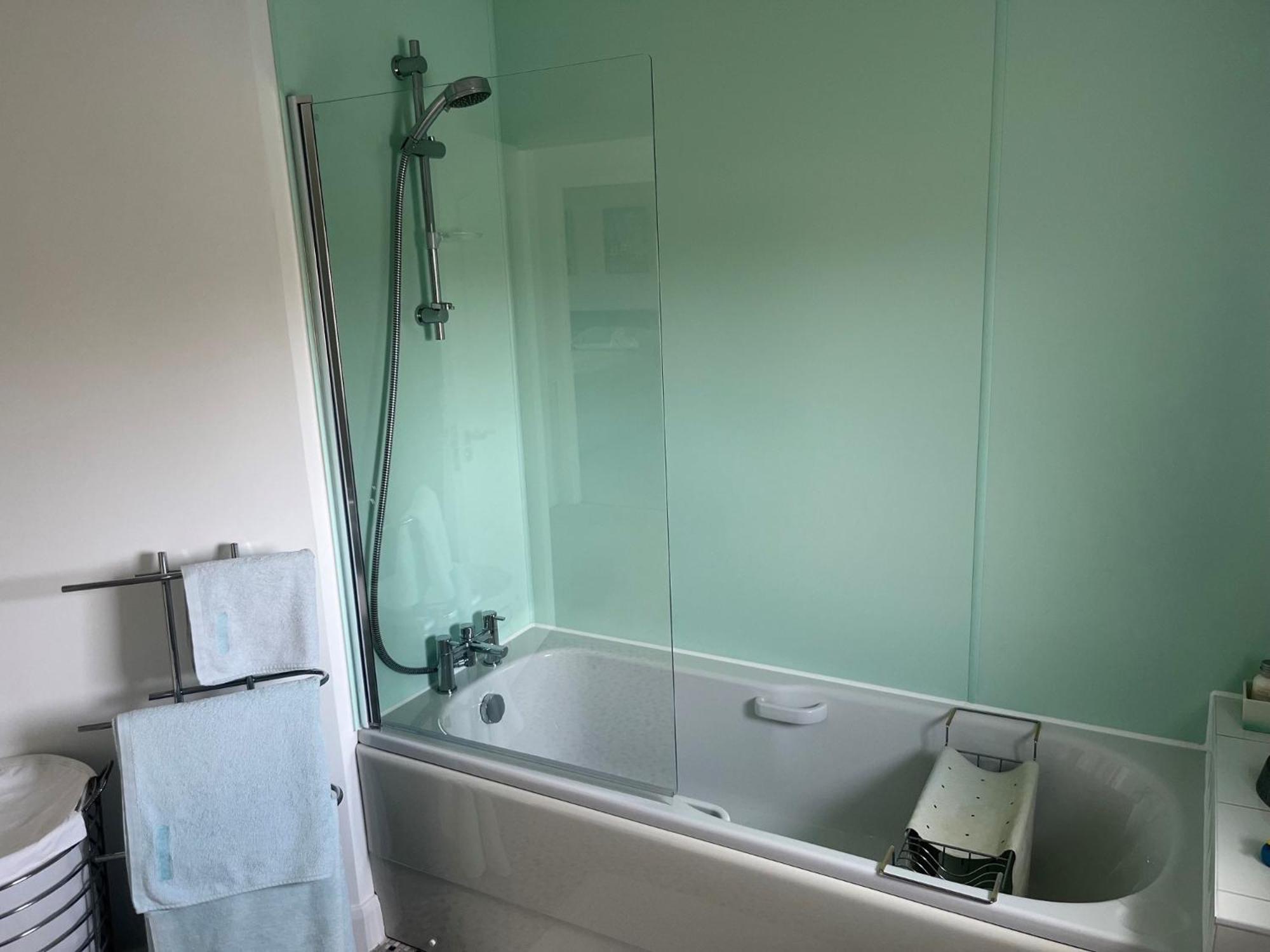 Hampton Vale, Peterborough Lakeside Large Double bedroom with own bathroom view 5