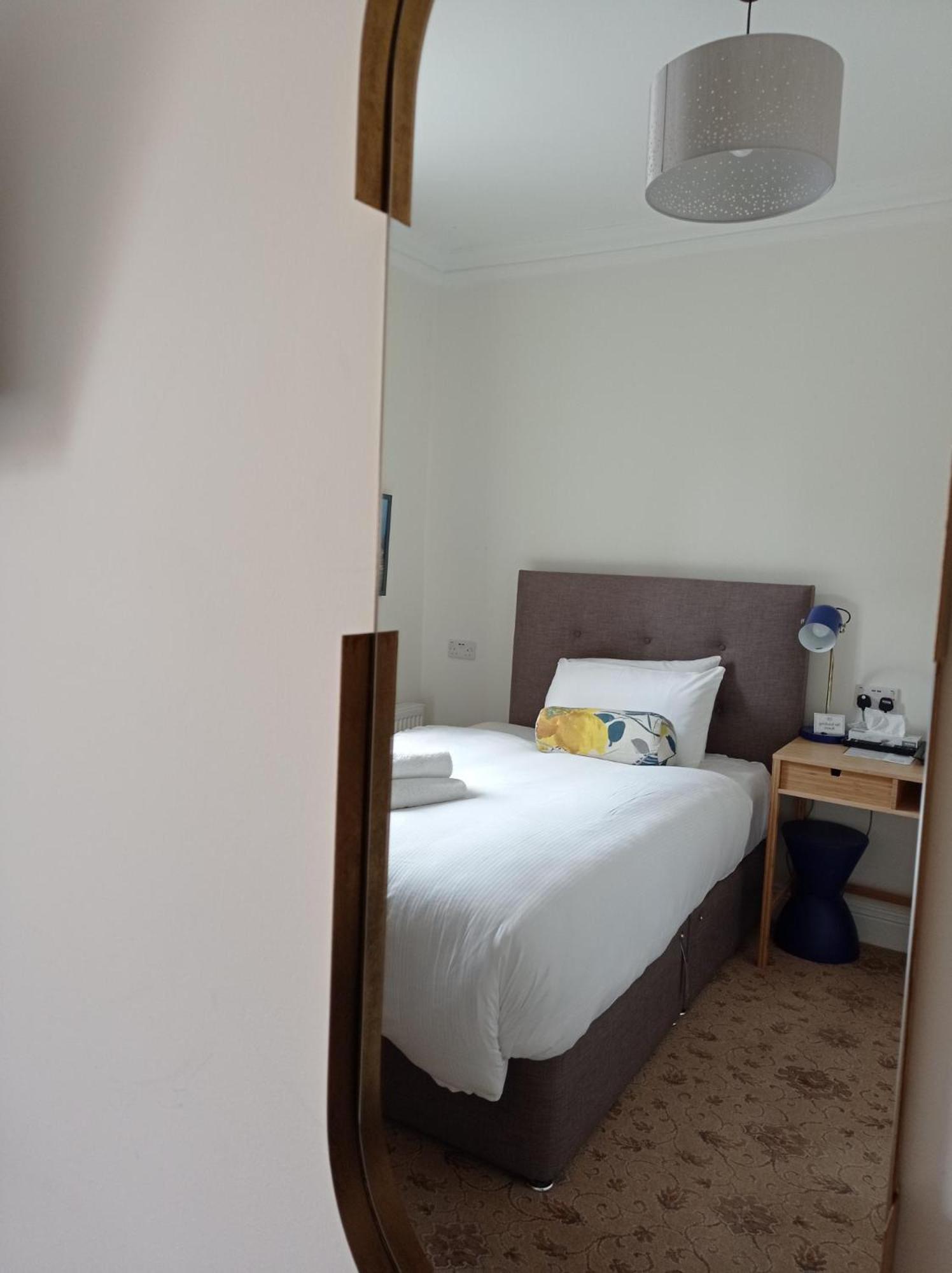 Tom Dick and Harriet's Accommodation