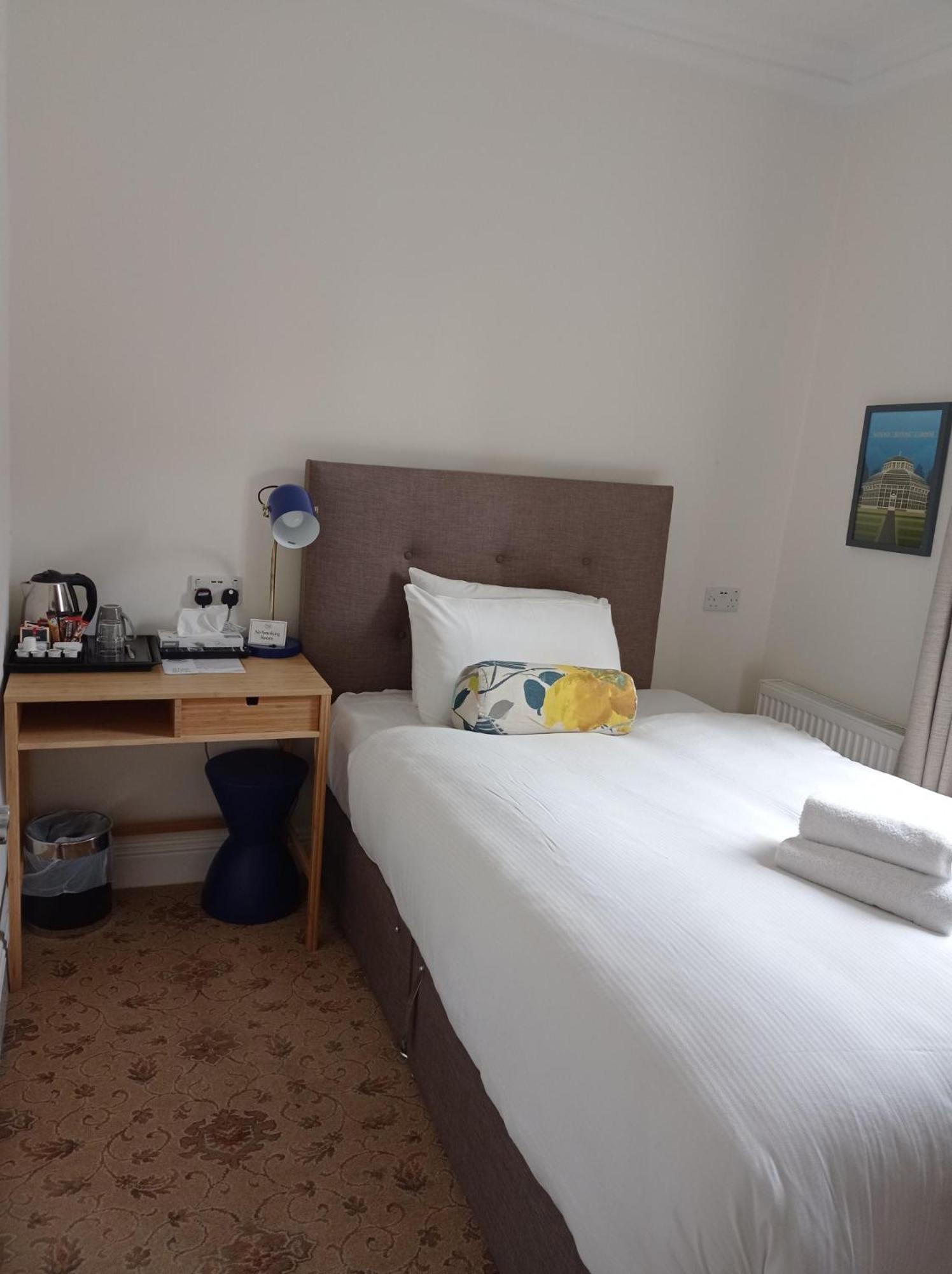 Tom Dick and Harriet's Accommodation