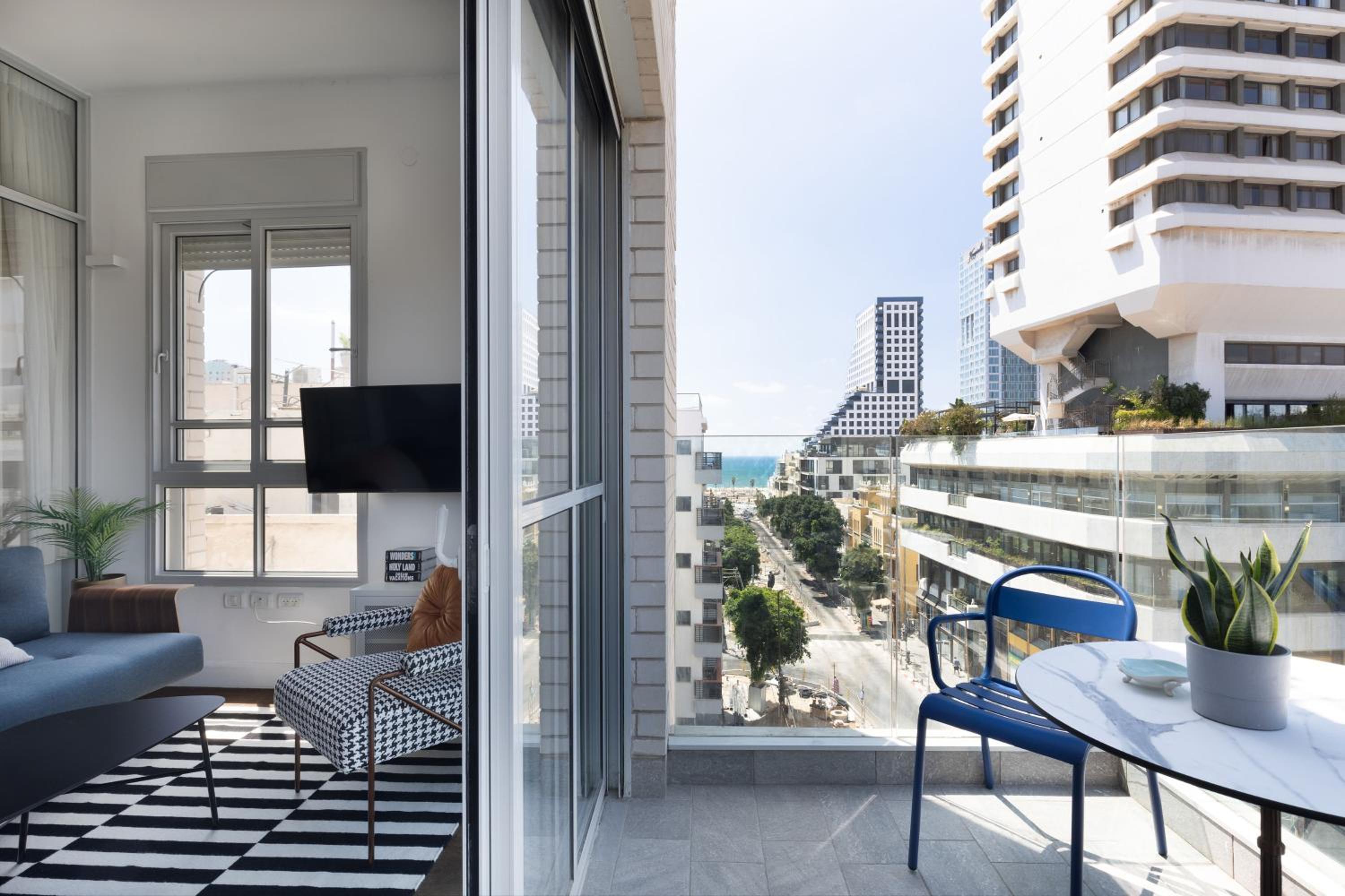 Bauhaus Boutique by TLV2RENT