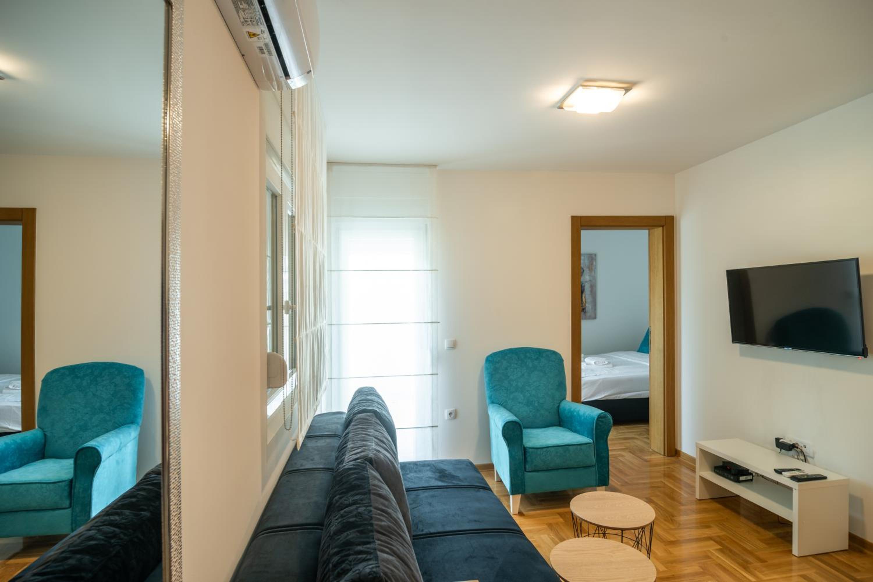 Apartmani Central 7 & Free parking view 3