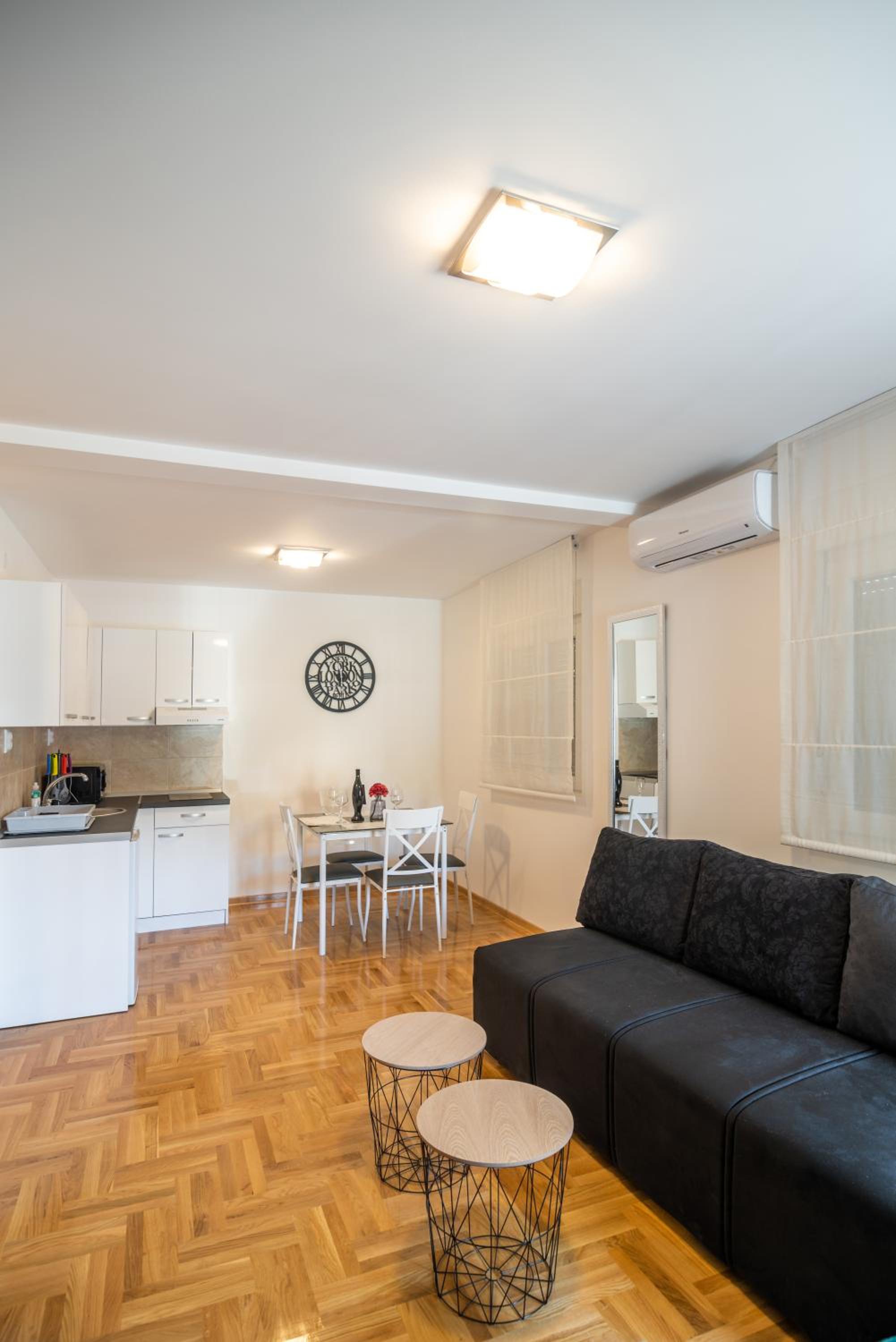 Apartmani Central 7 & Free parking view 2