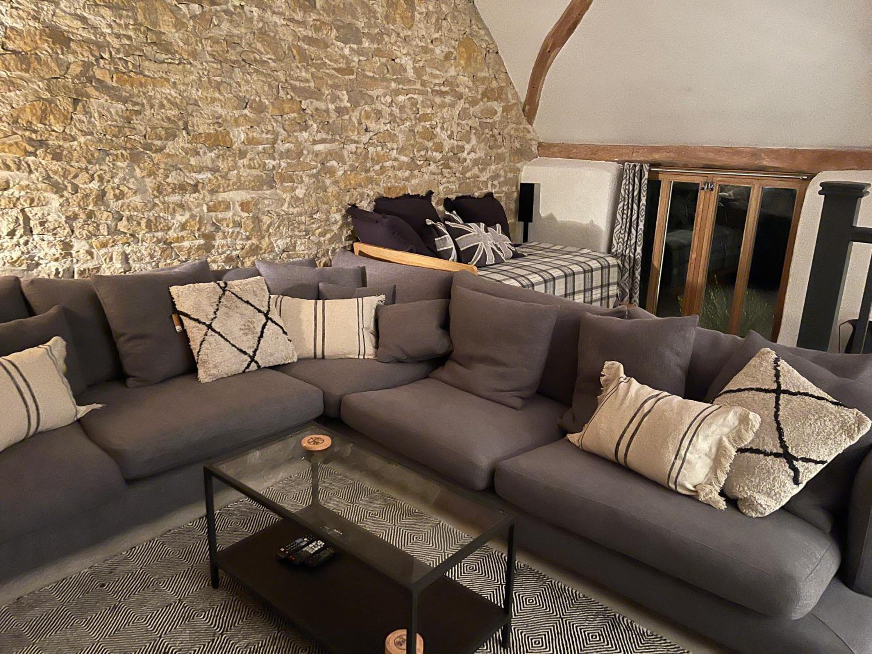 2 bedroom 17th Century Barn with surround sound TV in quiet village near great pubs and walks view 4