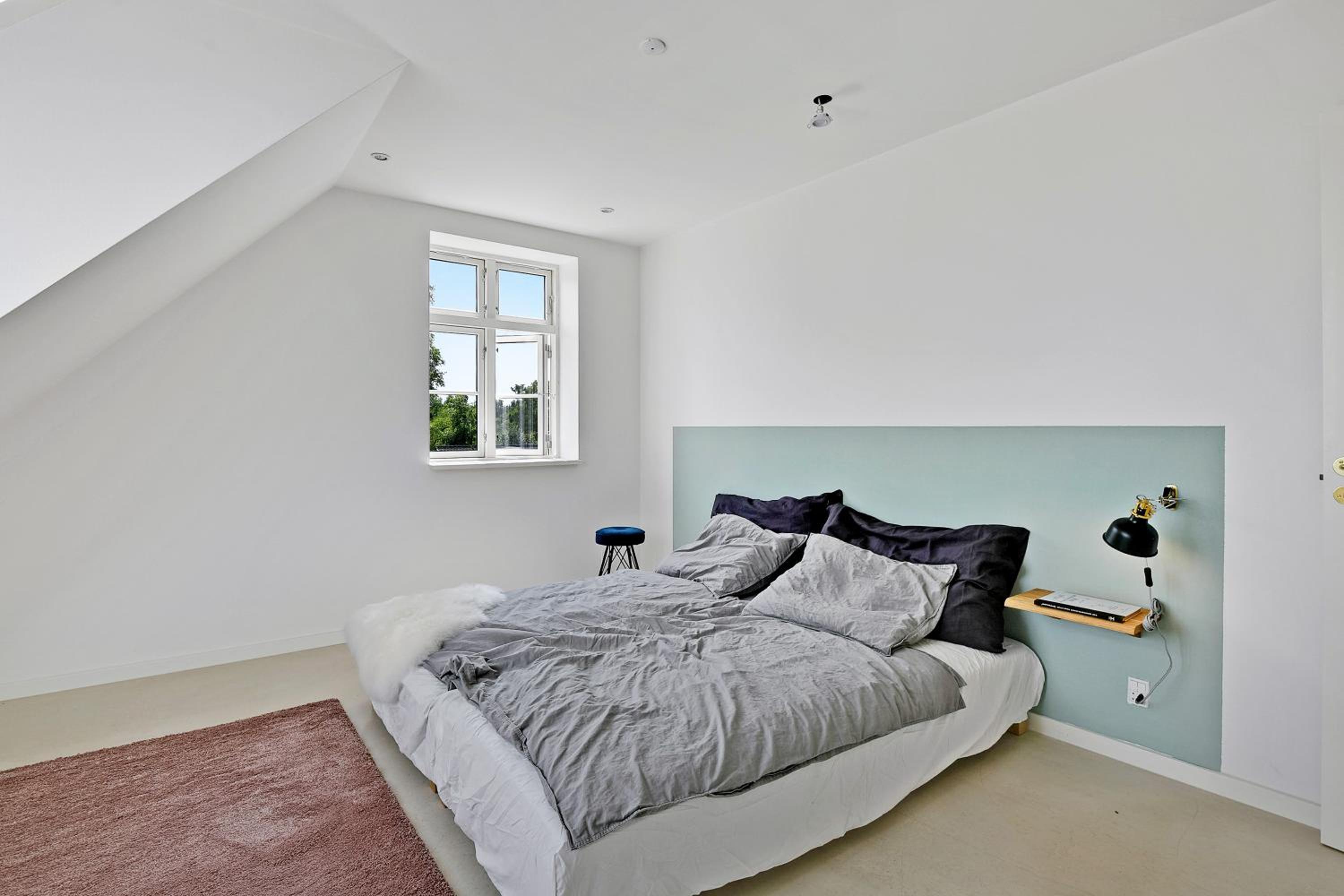 Sunny 1st floor apartment