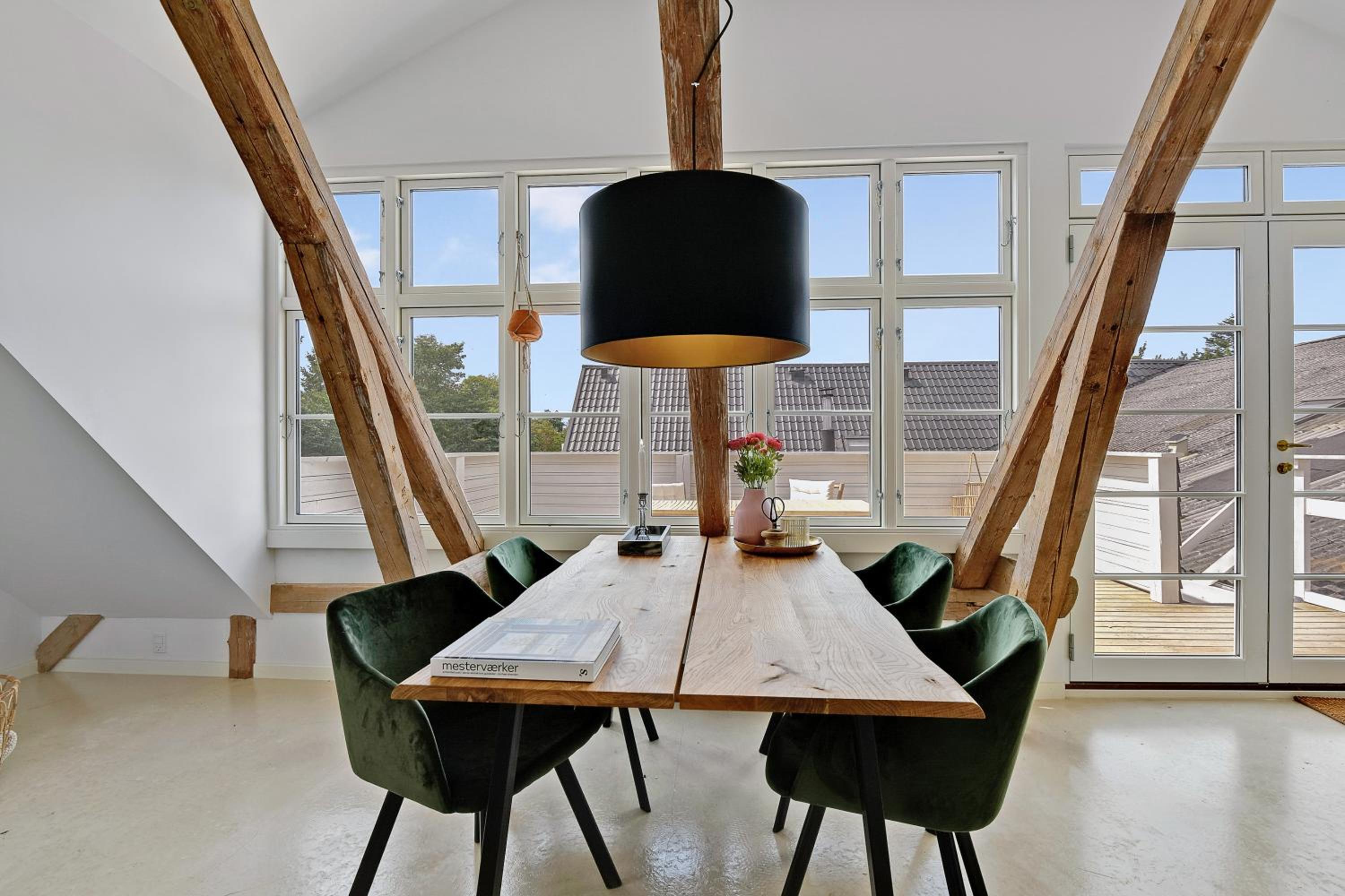 Sunny 1st floor apartment