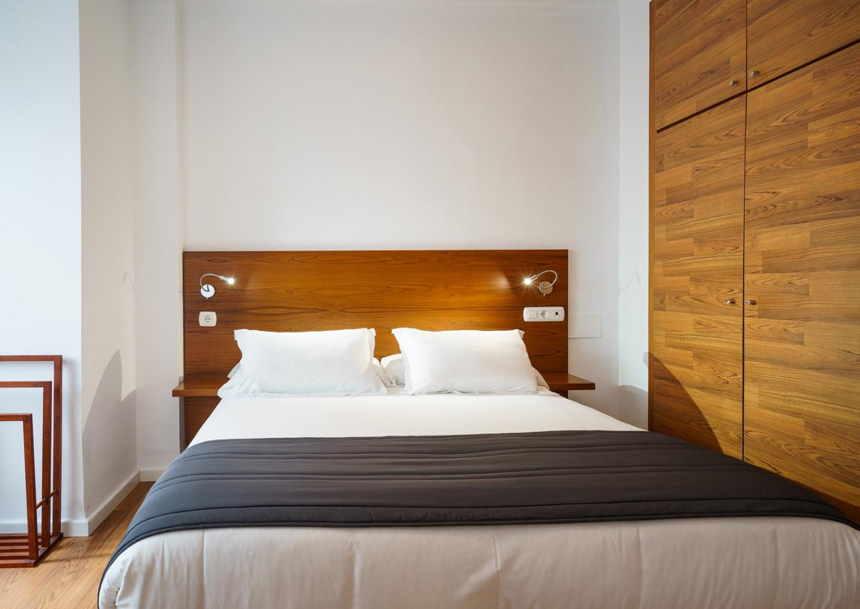 Minimal Rooms by ELE Apartments