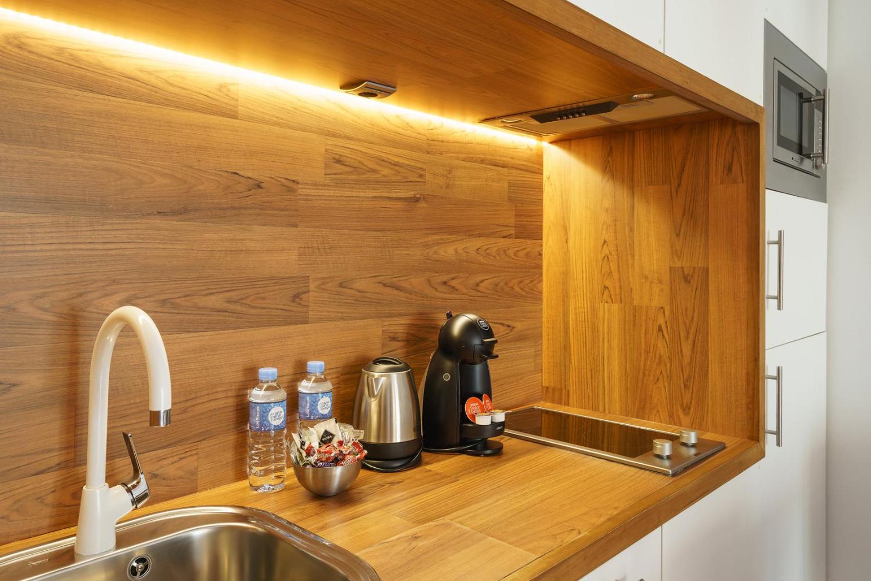 Minimal Rooms by ELE Apartments