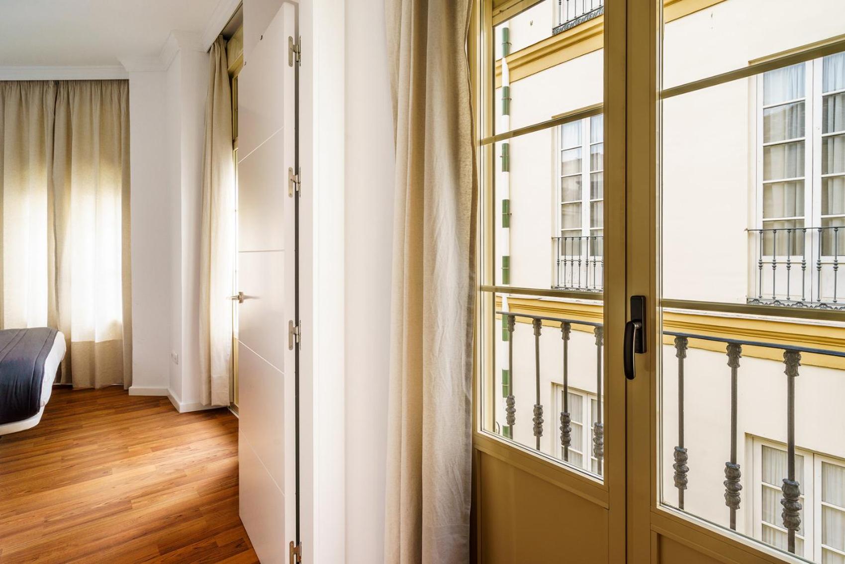 Minimal Rooms by ELE Apartments