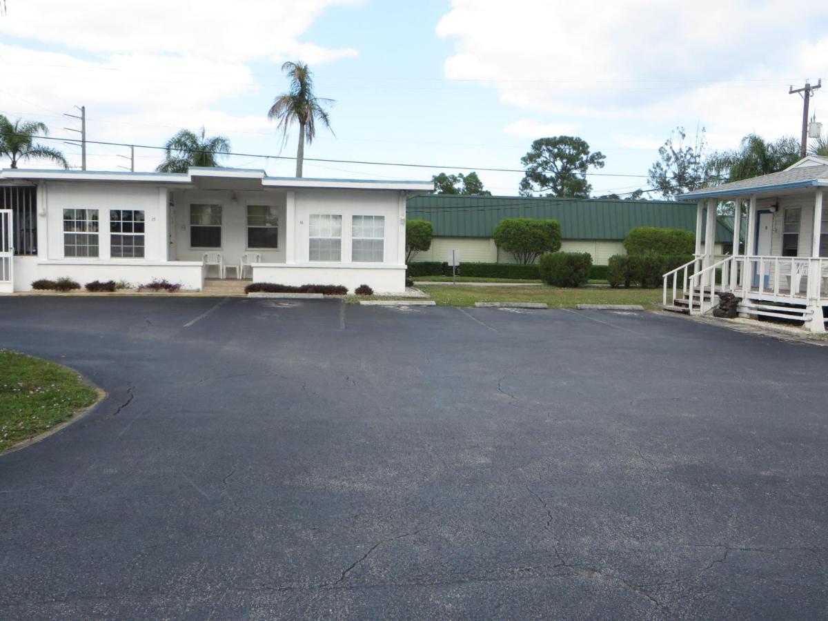 Royal Palms Motel