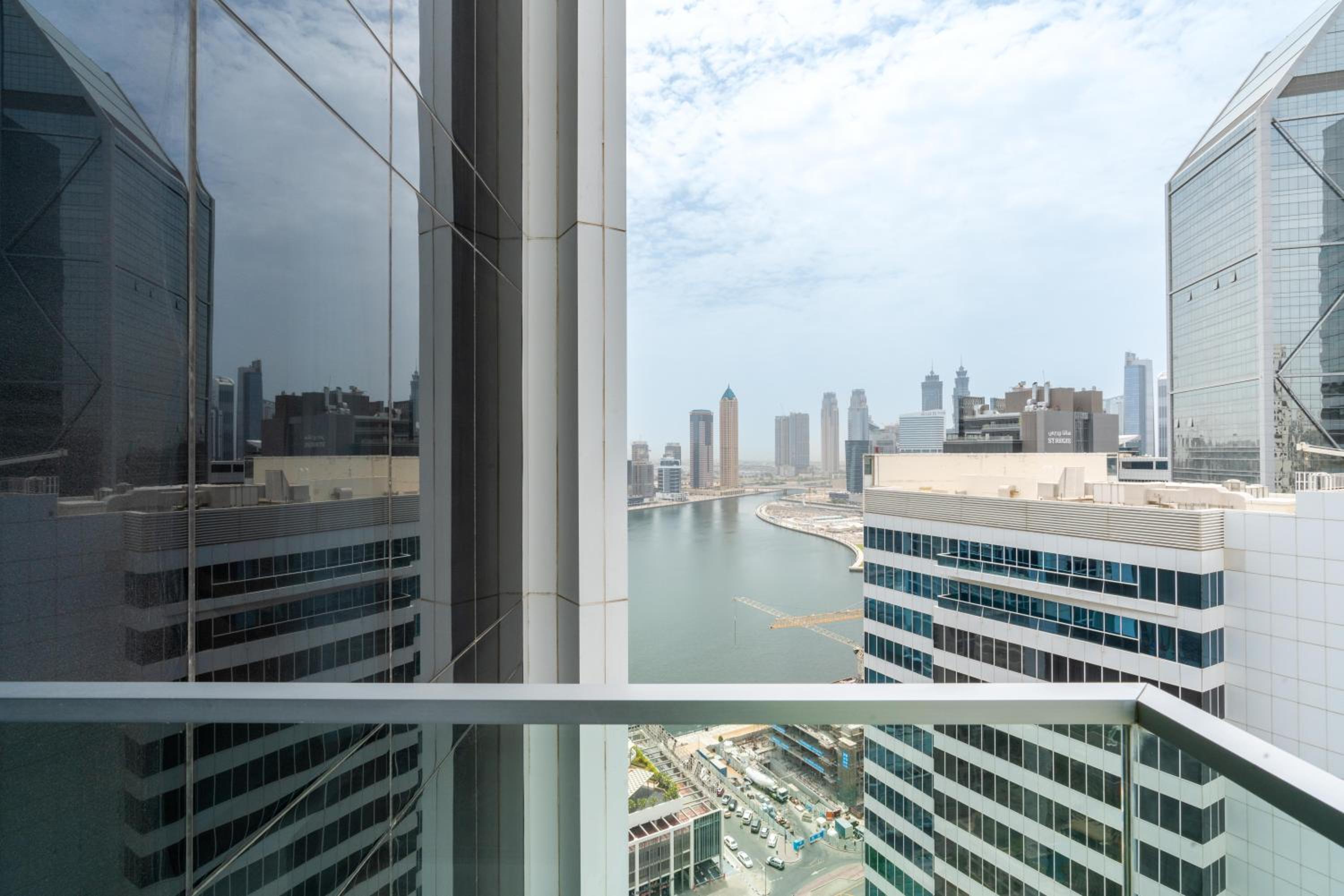 Ultimate Stay / 4 Beds / Burj Khalifa View / Ultra Modern / Business Bay