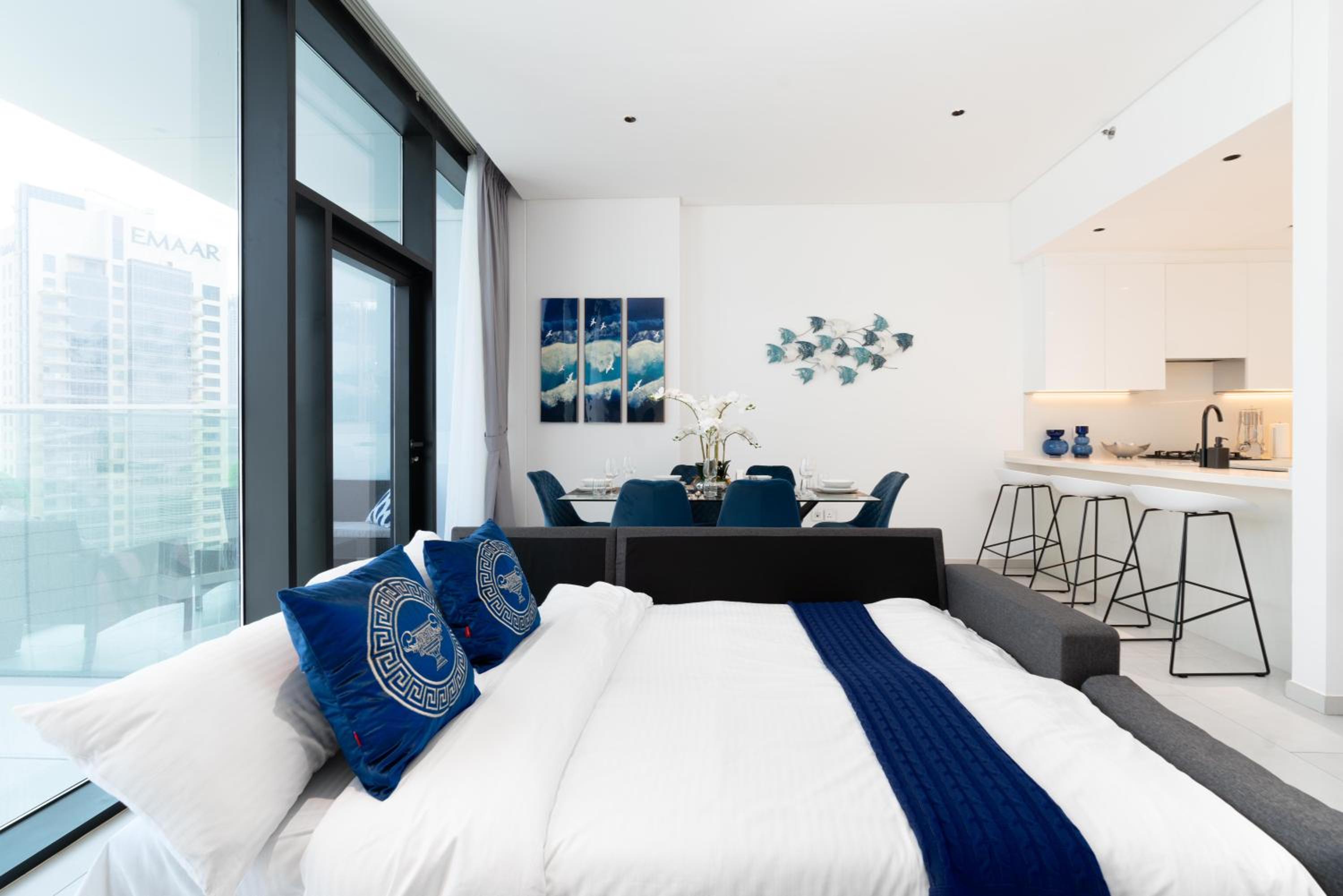 Ultimate Stay / 4 Beds / Burj Khalifa View / Ultra Modern / Business Bay