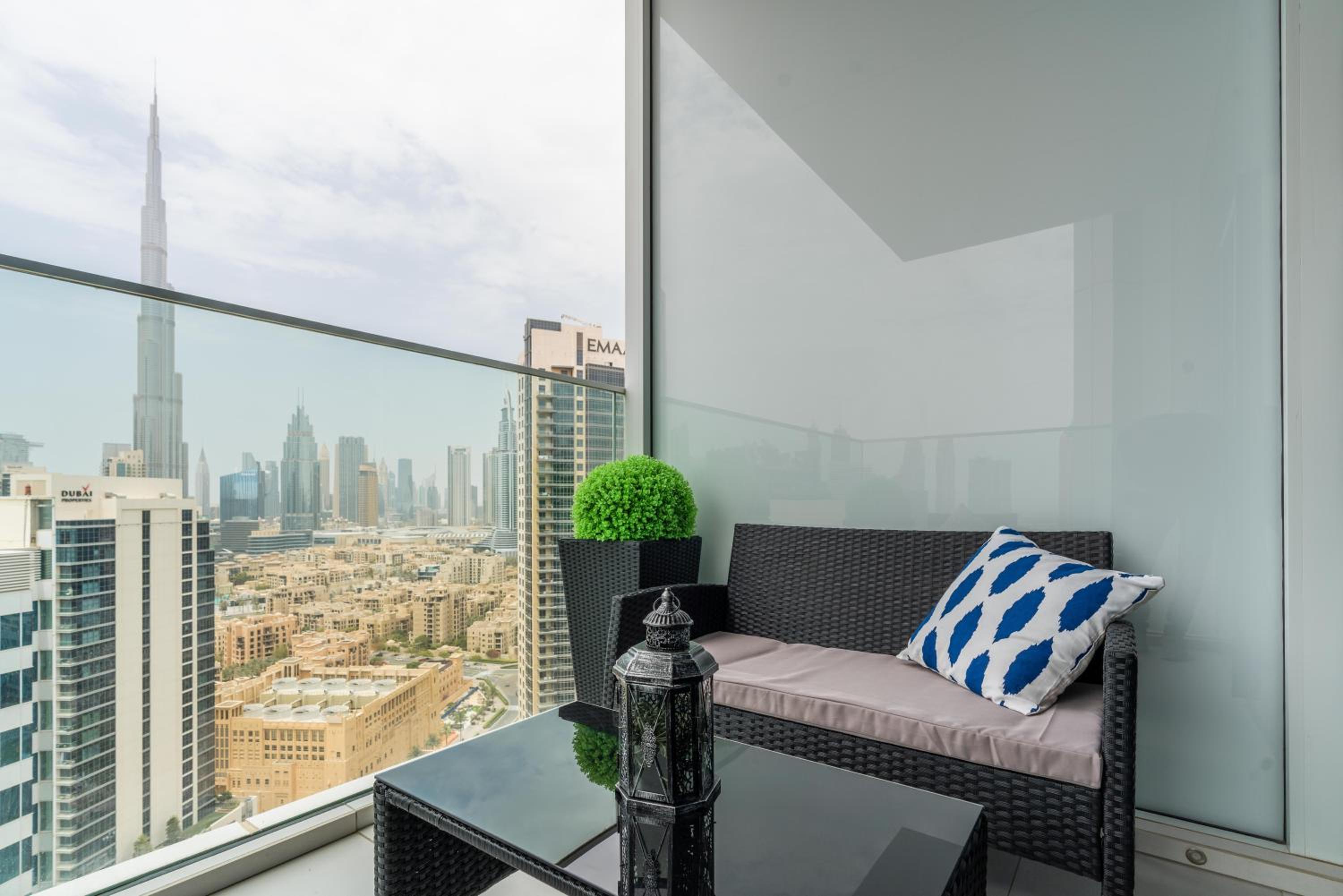 Ultimate Stay / 4 Beds / Burj Khalifa View / Ultra Modern / Business Bay