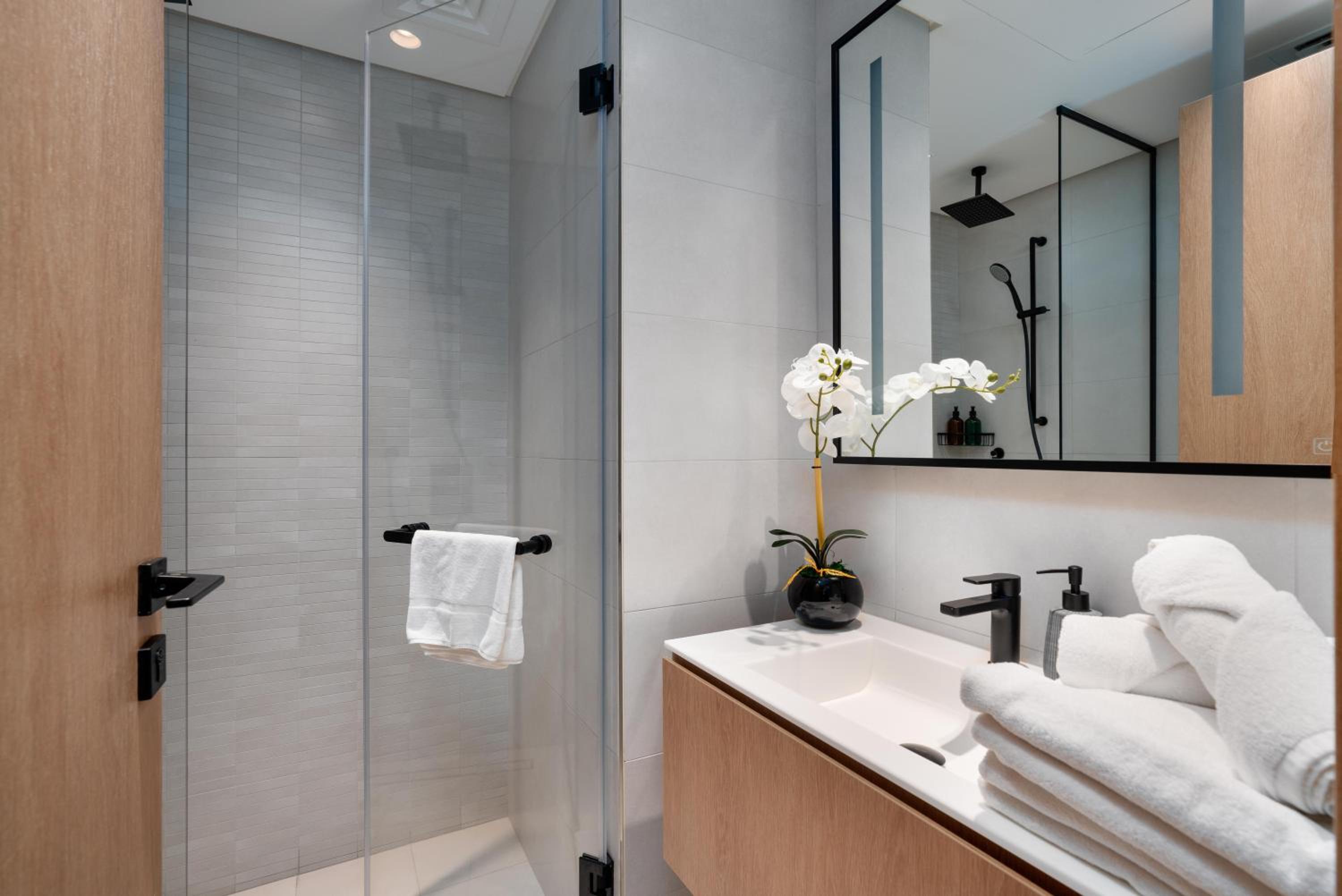 Ultimate Stay / 4 Beds / Burj Khalifa View / Ultra Modern / Business Bay