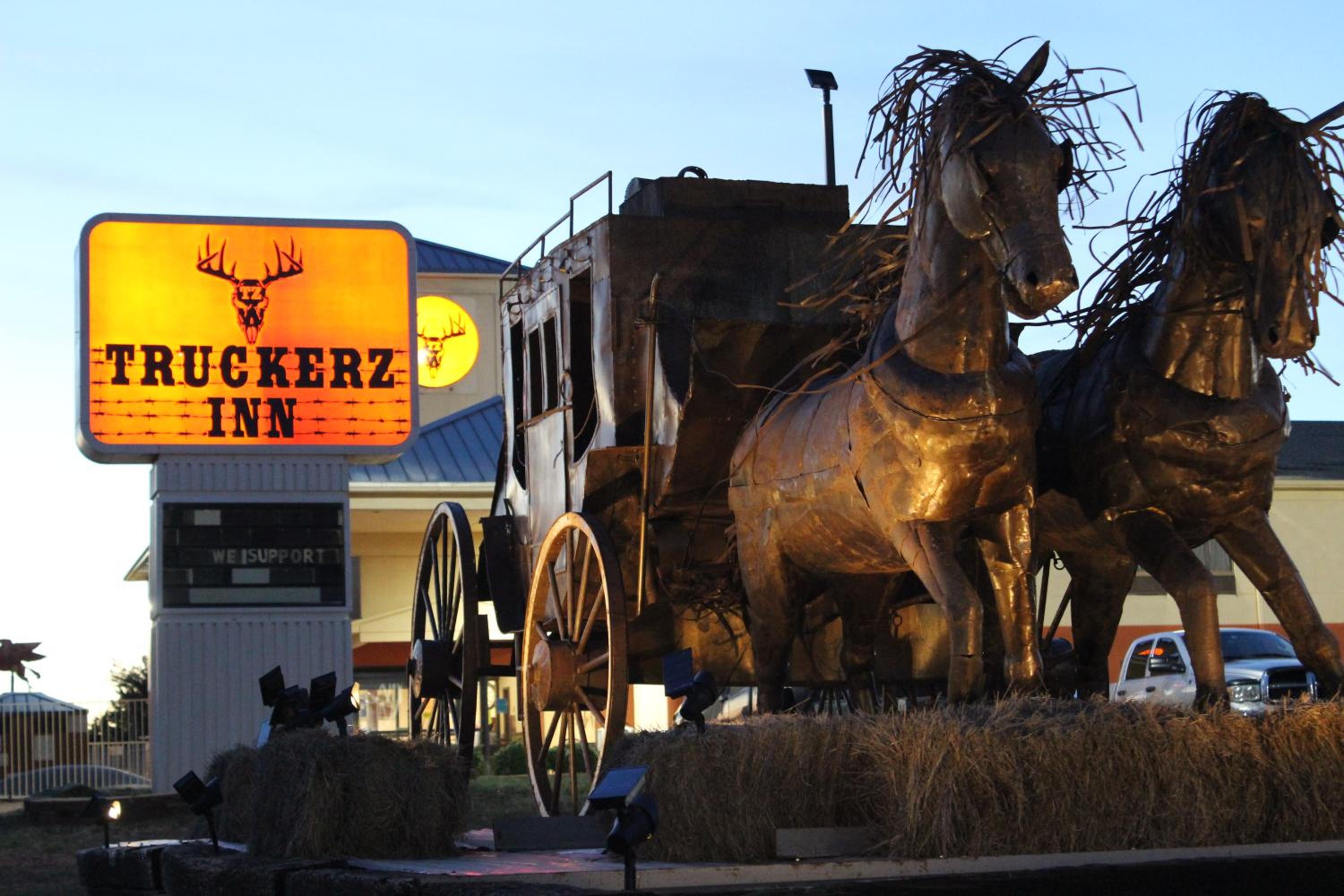 Jacksonville Vacations - Truckerz Inn - Property Image 2