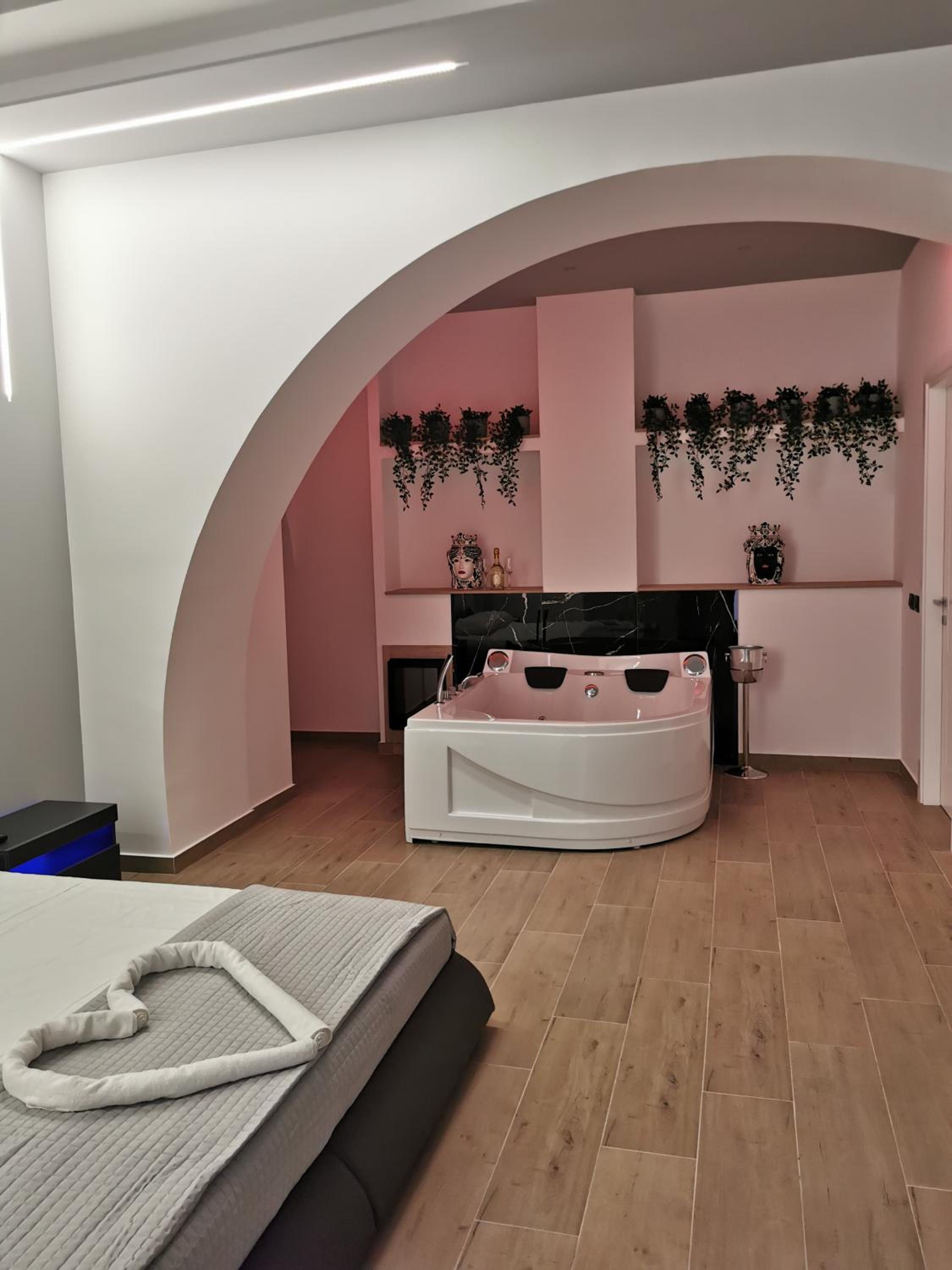 Hotel Catania Station Luxury Suite - Image 1