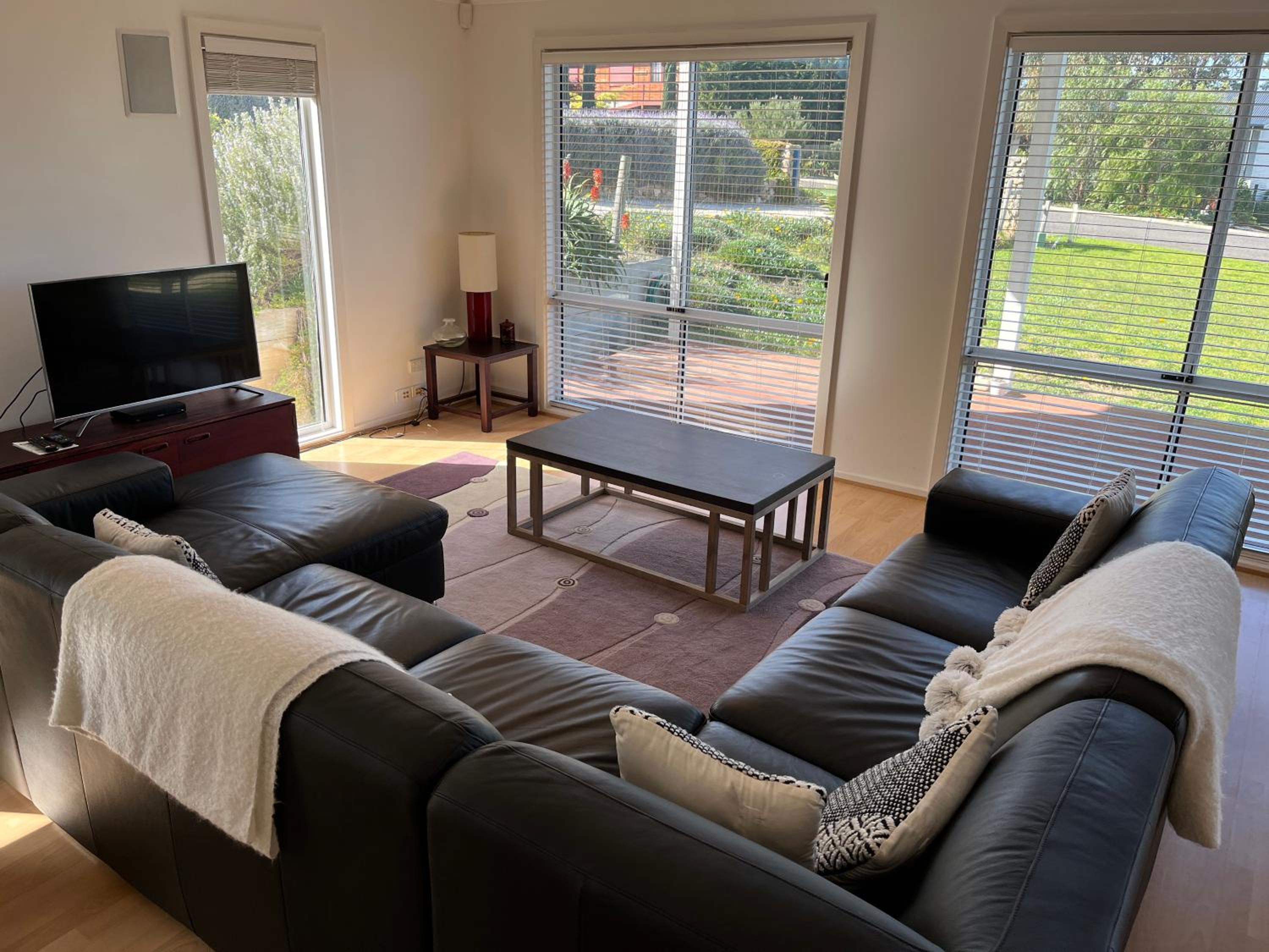 Kangaroo Pause Holiday home at Clayton Bay