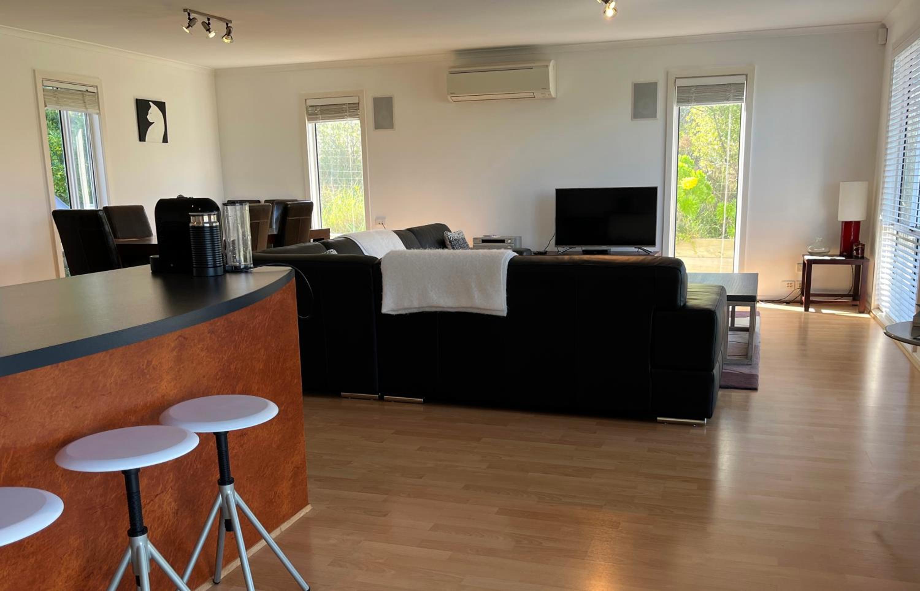 Kangaroo Pause Holiday home at Clayton Bay