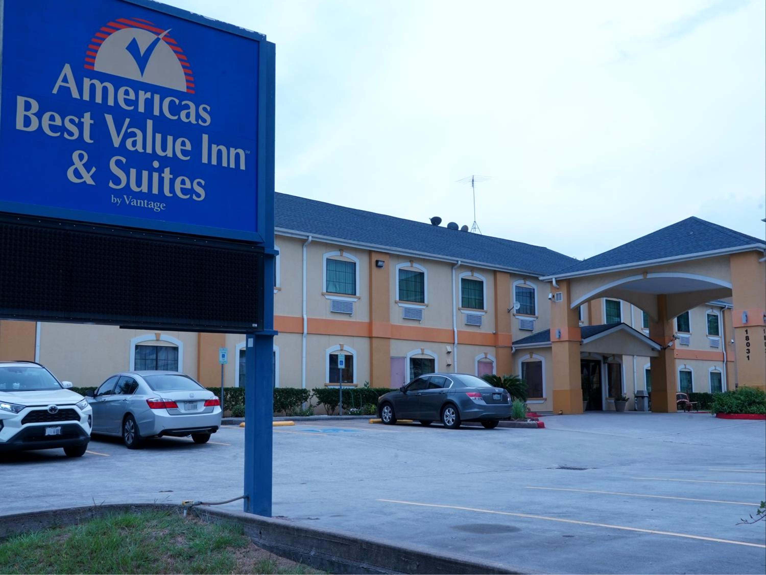 Hotel Americas Best Value Inn and Suites Bush International Airport