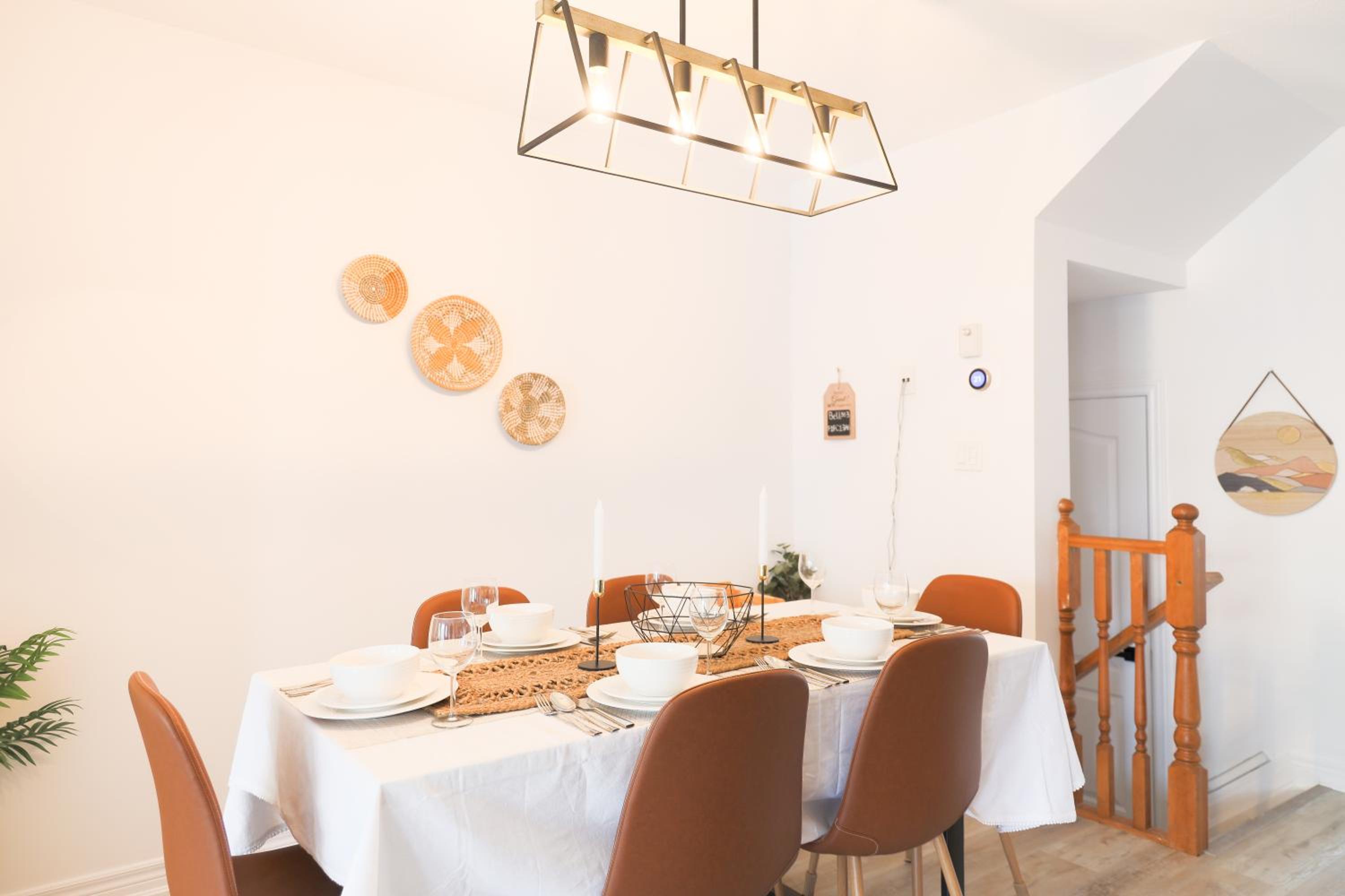 Family-Friendly Boho Stay - Sleeps 10 - Near the Falls