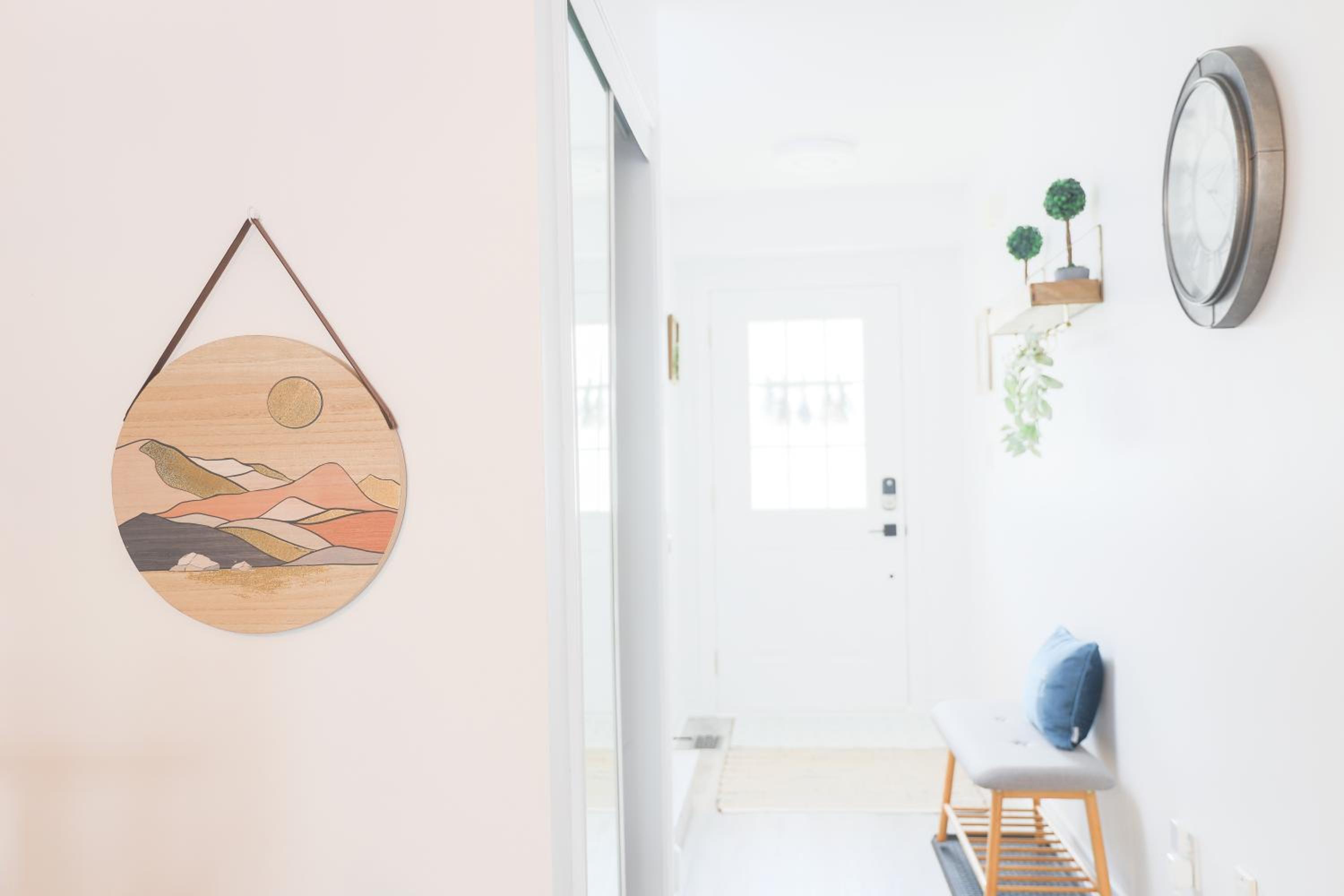 Family-Friendly Boho Stay - Sleeps 10 - Near the Falls