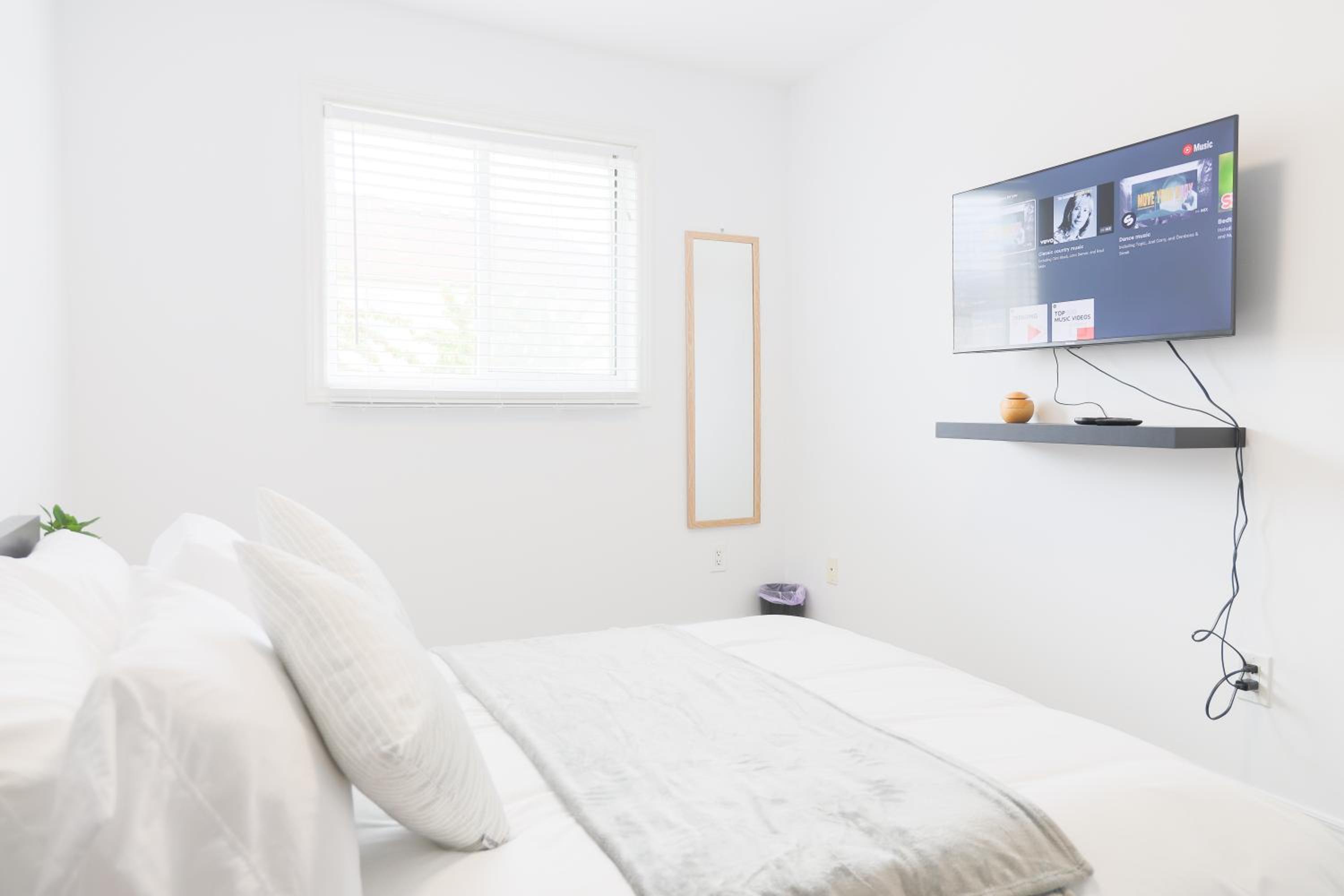 Family-Friendly Boho Stay - Sleeps 10 - Near the Falls