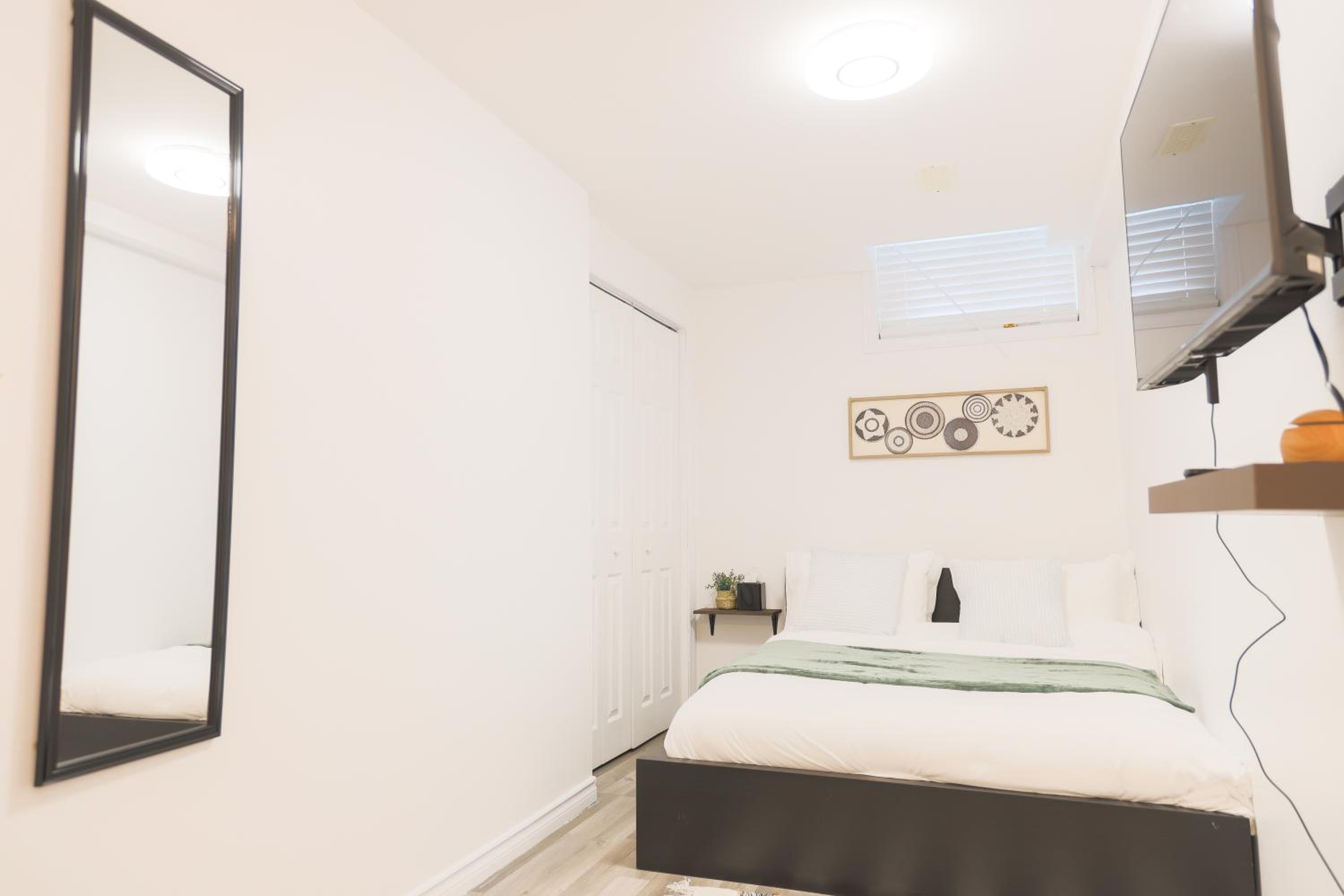 Family-Friendly Boho Stay - Sleeps 10 - Near the Falls